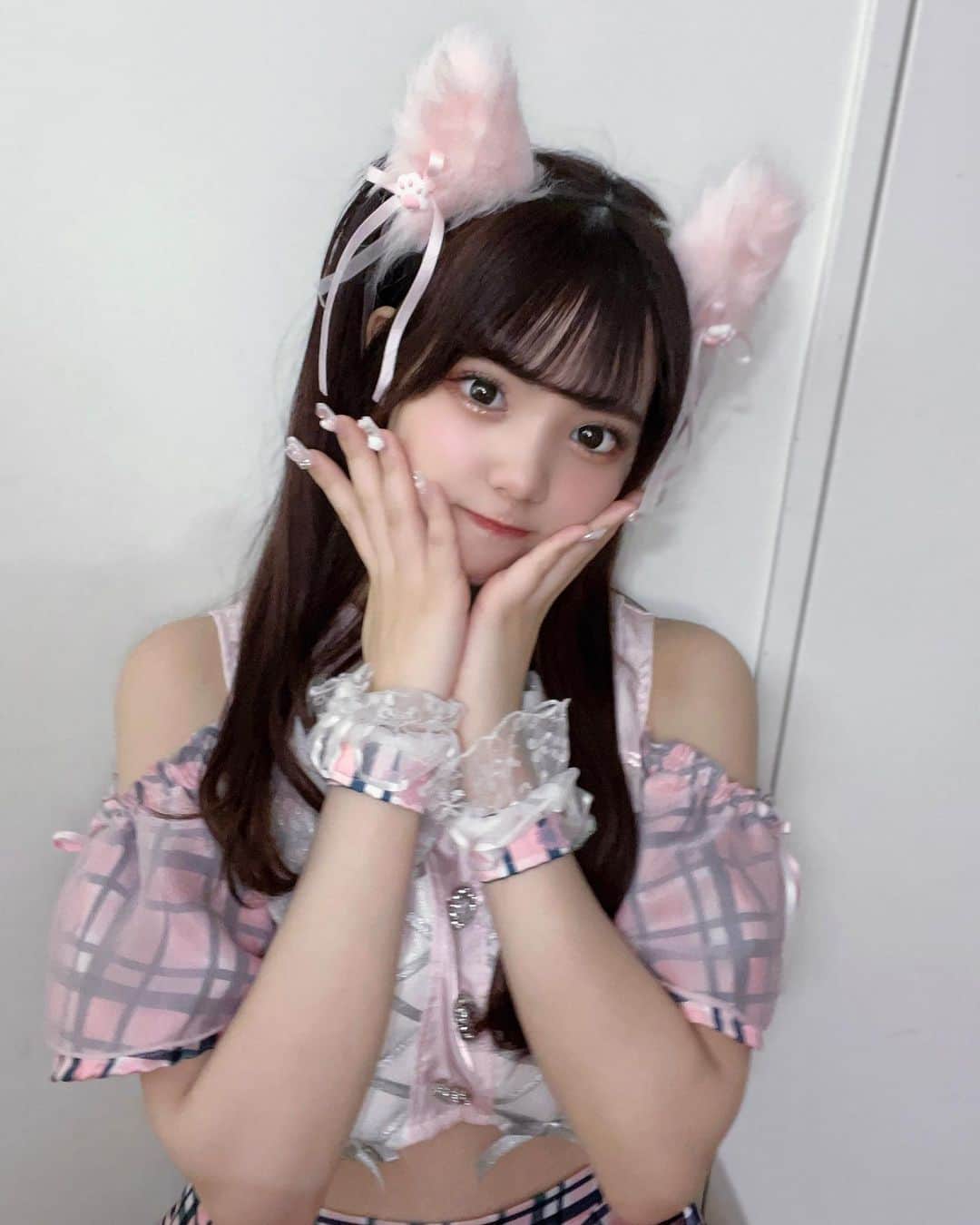 石田萌依さんのインスタグラム写真 - (石田萌依Instagram)「⁡ ⁡ ⁡ ⁡ タワレコ渋谷でのリリイベありがとうございました〜૮ . ̫ . ა ⸝꙳ ⁡ 4人少ないけど頑張りました😭👊🏻 ⁡ 少なくなると歌割りとかフォーメーションで頭ぐるぐるになる😵‍💫🌀 ⁡ 会いに来てくれた方ありがとう🐈🫶🏻 明日も待ってるねっ ̫ -˘ ⁡ ⁡ ⁡ ⁡  #miao#いいね返し#f4f#followme#03  #Japanese#Chinese #ハーフ#Japan#自撮り#JK#アイドル#偶像#猫耳#ねこみみ#アイドル衣装#黒髪#ハーフツイン#タワーレコード#リリイベ#リリースイベント#タワレコ渋谷」4月21日 21時19分 - moe_ux_xu_