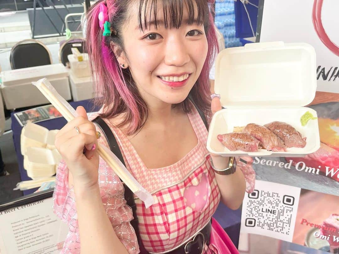 ぱいぱいでか美さんのインスタグラム写真 - (ぱいぱいでか美Instagram)「Yakiniku Harupiii🐮 . JAPANEXPOの際にお世話になった はるぴーとの動画がYouTubeに公開されてます🎶みてね！ はるぴーのチャンネルにも出演させてもらってますよん🫶🏻  そして！その時に食べさせてもらった @harupiii_yakiniku の肉寿司🤤 本当に美味しかったー！日本が誇る近江牛！ 先日オープンされたそうなので、タイにお住まいの方は是非！  ขอบคุณสำหรับความช่วยเหลือของคุณในระหว่างงาน JAPAN EXPO วิดีโอที่มี Harupi เผยแพร่บน YouTube แล้ว 🎶ลองดูสิ! ฉันยังปรากฏตัวในช่องของ Harupi ด้วย  และ! ซูชิเนื้อ @harupiii_yakiniku สิ่งที่ฉันกินในตอนนั้น 🤤 อร่อยจริง! เนื้อโอมิที่ญี่ปุ่นภาคภูมิใจ! เหมือนเพิ่งเปิดได้ไม่นาน หากคุณอาศัยอยู่ในประเทศไทย โปรดเยี่ยมชมเรา! . #yakinikuharupiii #harupiii #JAPANEXPOTHAILAND2023 #thailand #でか美ちゃん」4月21日 21時26分 - paipaidekami