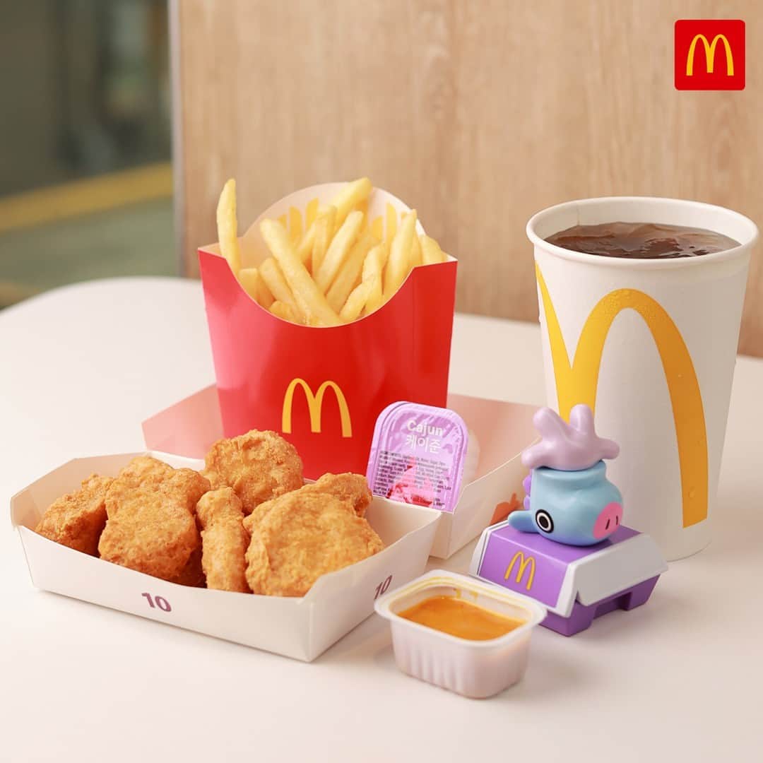 McDonald's Philippinesさんのインスタグラム写真 - (McDonald's PhilippinesInstagram)「Aww, sooo adorbs! Meet #BT21 with your 10-pc. Chicken McNuggets Meal at #McDoPH 😍」4月22日 16時00分 - mcdo_ph