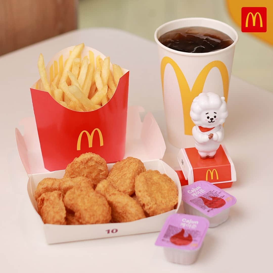 McDonald's Philippinesさんのインスタグラム写真 - (McDonald's PhilippinesInstagram)「Aww, sooo adorbs! Meet #BT21 with your 10-pc. Chicken McNuggets Meal at #McDoPH 😍」4月22日 16時00分 - mcdo_ph
