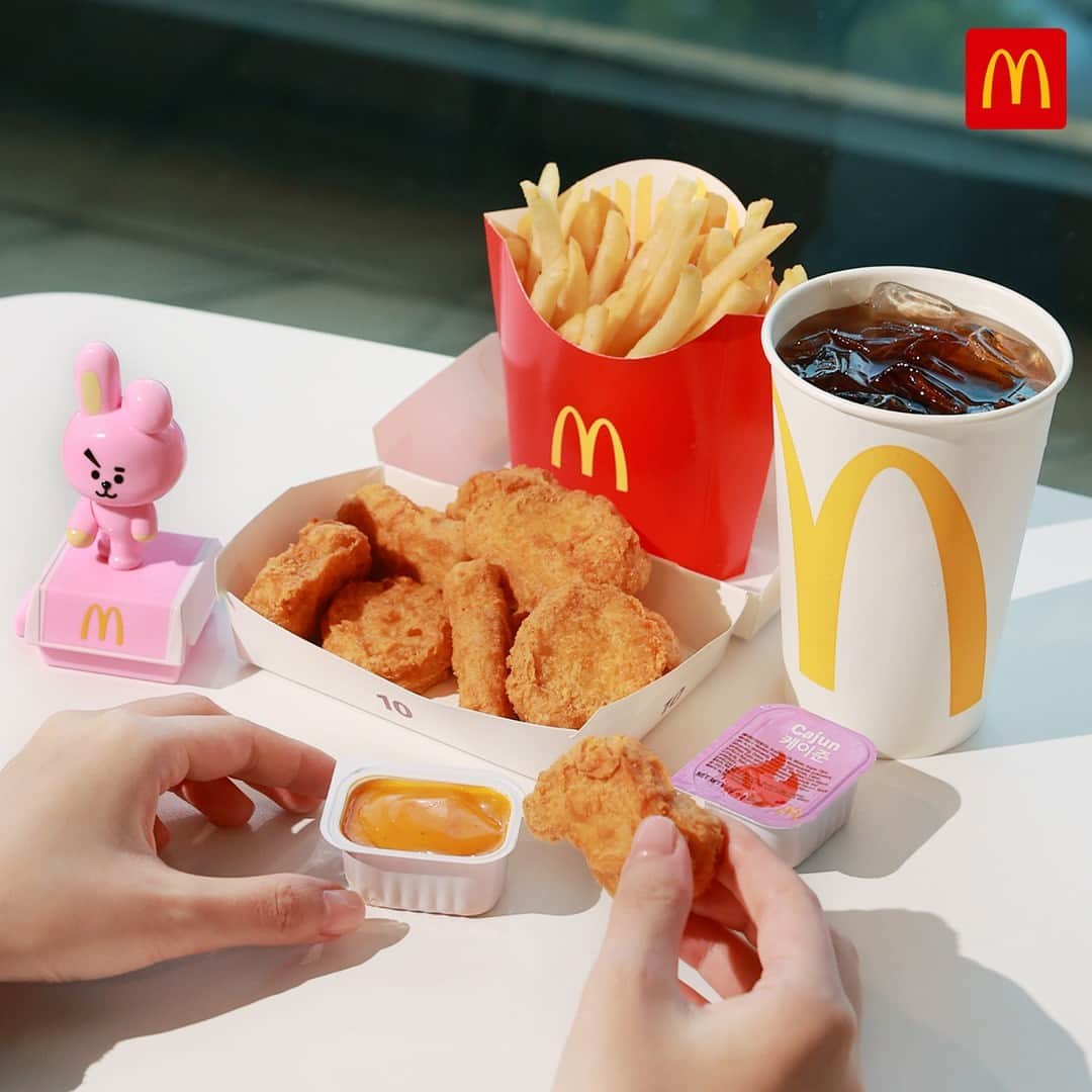 McDonald's Philippinesさんのインスタグラム写真 - (McDonald's PhilippinesInstagram)「Aww, sooo adorbs! Meet #BT21 with your 10-pc. Chicken McNuggets Meal at #McDoPH 😍」4月22日 16時00分 - mcdo_ph