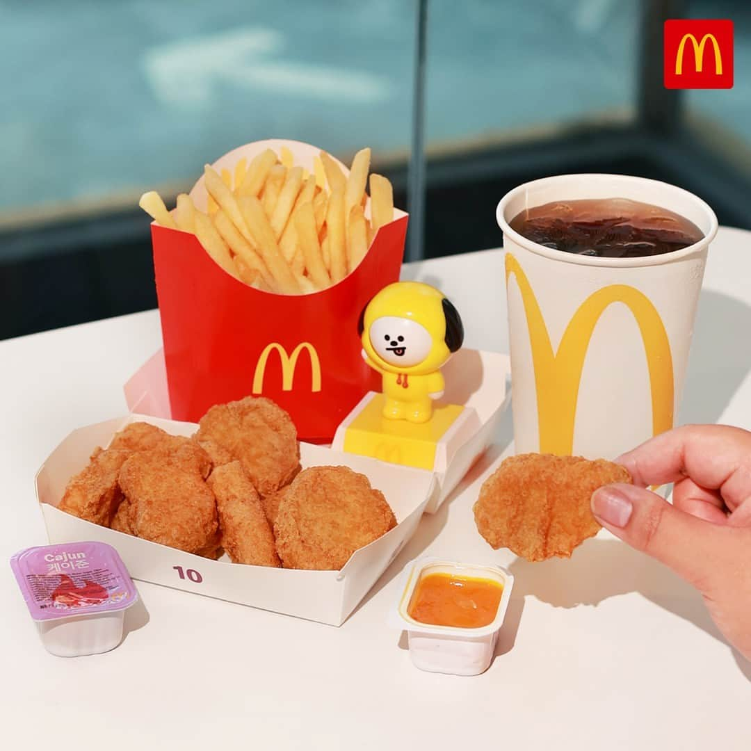 McDonald's Philippinesさんのインスタグラム写真 - (McDonald's PhilippinesInstagram)「Aww, sooo adorbs! Meet #BT21 with your 10-pc. Chicken McNuggets Meal at #McDoPH 😍」4月22日 16時00分 - mcdo_ph