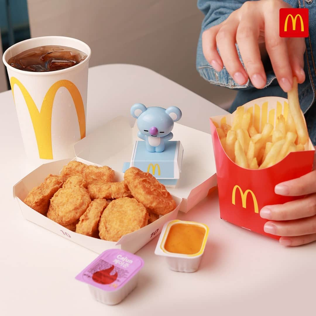 McDonald's Philippinesさんのインスタグラム写真 - (McDonald's PhilippinesInstagram)「Aww, sooo adorbs! Meet #BT21 with your 10-pc. Chicken McNuggets Meal at #McDoPH 😍」4月22日 16時00分 - mcdo_ph