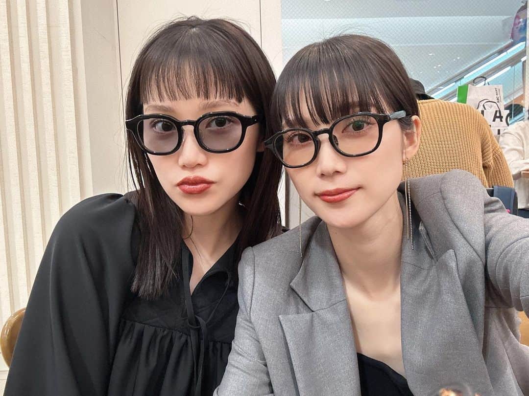 金澤楓さんのインスタグラム写真 - (金澤楓Instagram)「@aoi_kanazawa  双子shot📷  2人して買ったメガネかけて写真撮って気分上がり中のときの  来月誕生日に加えて葵の子供に会えるのが楽しみすぎて仕方ない日々💗  #あおかえ#twins#双子」4月21日 21時35分 - kae_o51o