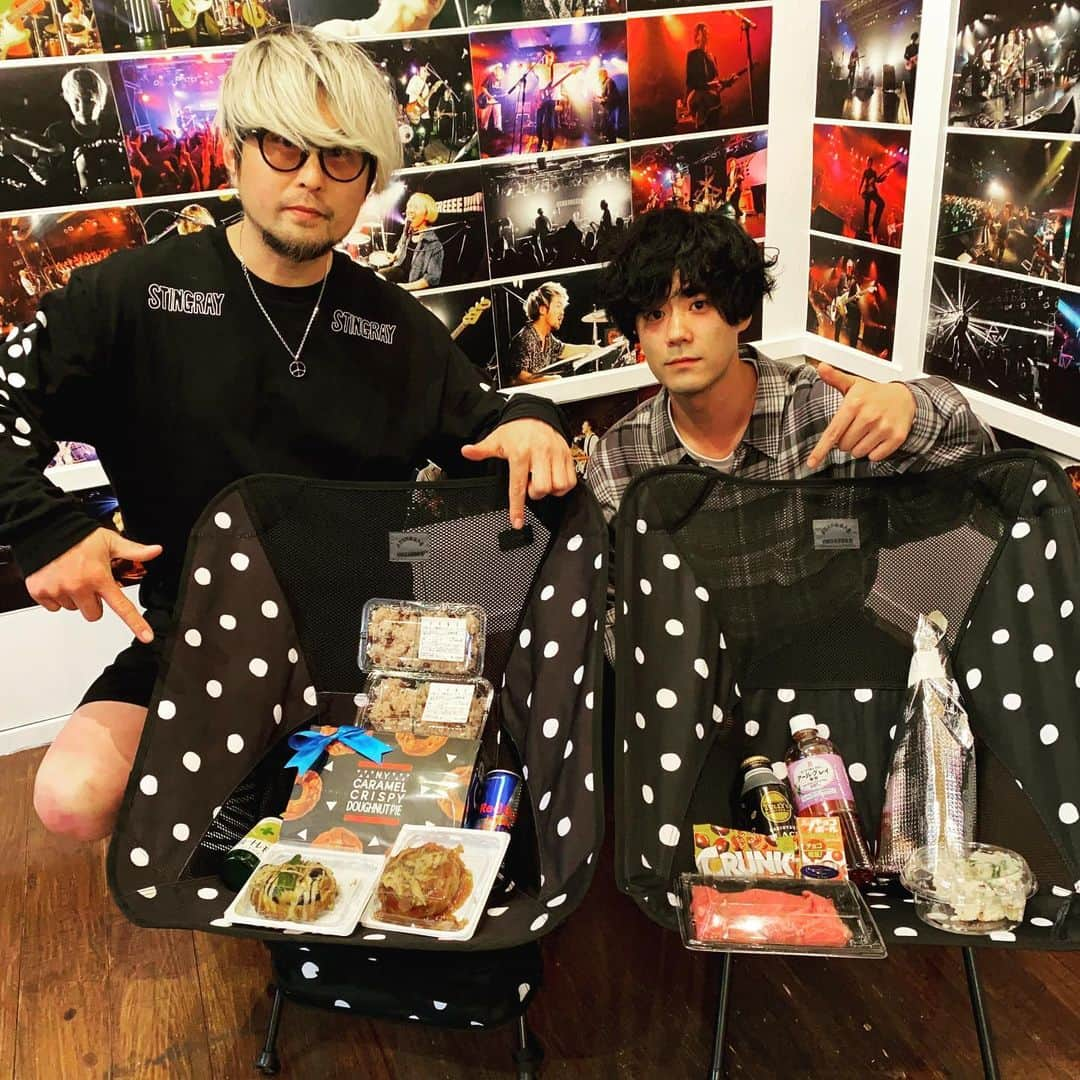 橋本塁さんのインスタグラム写真 - (橋本塁Instagram)「【仙台サウシュー写真展 &STINGRAY初日終了！】ありがとうございました！明日は12-19時で26日まで1095間(仙台市青葉区本町2-5-20 青蓑ビル１F)にてお待ちしてます！買い物やライブ前に是非！STINGRAYの新作も発売！シークレットはKASVEのSuhmでした！ 差し入れもありがとうございました！ 展示BANDS: ONE OK ROCK/ストレイテナー/FOMARE /THE BACK HORN/the pillows/FRONTIER BACKYARD / the band apart/HAWAIIAN6/ / THE BAWDIES/ReN/プッシュプルポット/ androp/633/ビレッジマンズストア/THE BAWDIES/  Open/Close 12:00/19:00 （金曜日 20:00迄。最終日閉場 17:00） 入場料 ¥600（ステッカー付) #stingray  #サウシュー #oneokrock  #ストレイテナー #プッシュプルポット  #androp #thebackhorn #ビレッジマンズストア　 #thepillows  #ren #frontierbackyard #dopingpanda   #hawaiian6  #thebawdies #thebandapart #fomare #nothingscarvedinstone #soundshooter #写真展 #photoexhibition #livephoto #landscapephotography  #仙台」4月21日 21時38分 - ruihashimoto