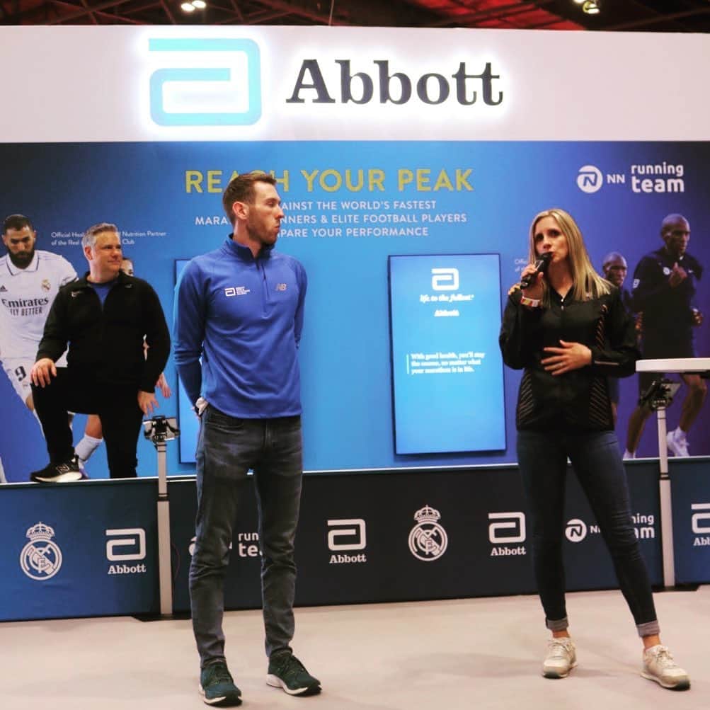 のインスタグラム：「Liz Yelling talking at the @AbbottGlobal stand today at @LondonMarathon Expo.  The former Olympic marathon runner was hosting a short Q&A for athletes looking for last minute tips ahead of Sunday’s big race.」