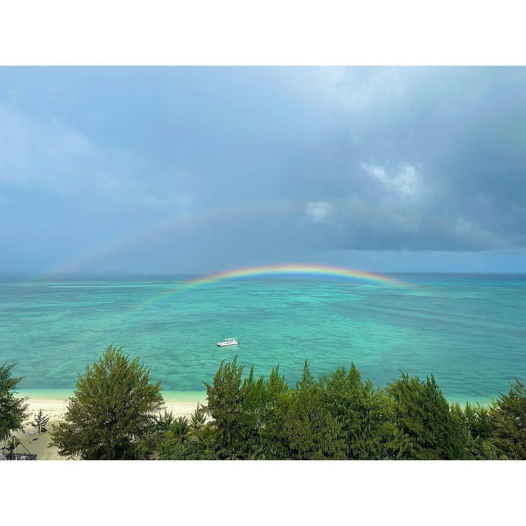 渡辺知夏子さんのインスタグラム写真 - (渡辺知夏子Instagram)「Earth Day🌏 明日はアースデイ🌎 一足お先にお知らせ✨ 変わりつつある地球をもっと大切にしたいですね✨ . . . 本当に美しくて素敵な星です✨ 人間も自然の一部で地球上にある全てのものとバランスを取って共存しなくてはならない。 人間意識を捨てきれない世界をどうやって愛するかは自由です✨ . 考えると私自身も葛藤することはよくありますが、 とにかく、資源や物、食べ物を無駄にしない。全てを大切にして生きたいと切に思っています✨😄 自然や生き物を守るため、人間のせいでみんなが苦しむなんて良くない🥲 . . 発信する立場として、内容もかなり変わって来ました。 なかなか難しいけど小さくても出来ることをしよう〜😆🌈 . . オンラインサロンでは日常的に今を発信してます😄 ほとんど毎日更新してるよ✨ メッセージのやり取りもできるので是非お待ちしていますー💖  CHIKAKO WATANABE オンラインサロン  🐬「BLUE LAND」🌈 https://lounge.dmm.com/detail/5216/  . . . #アースデイ #EarthDay #毎日アースデイ  #🌈  #diving #divingtrip  #沈没船ダイビング」4月21日 21時56分 - chikako_724