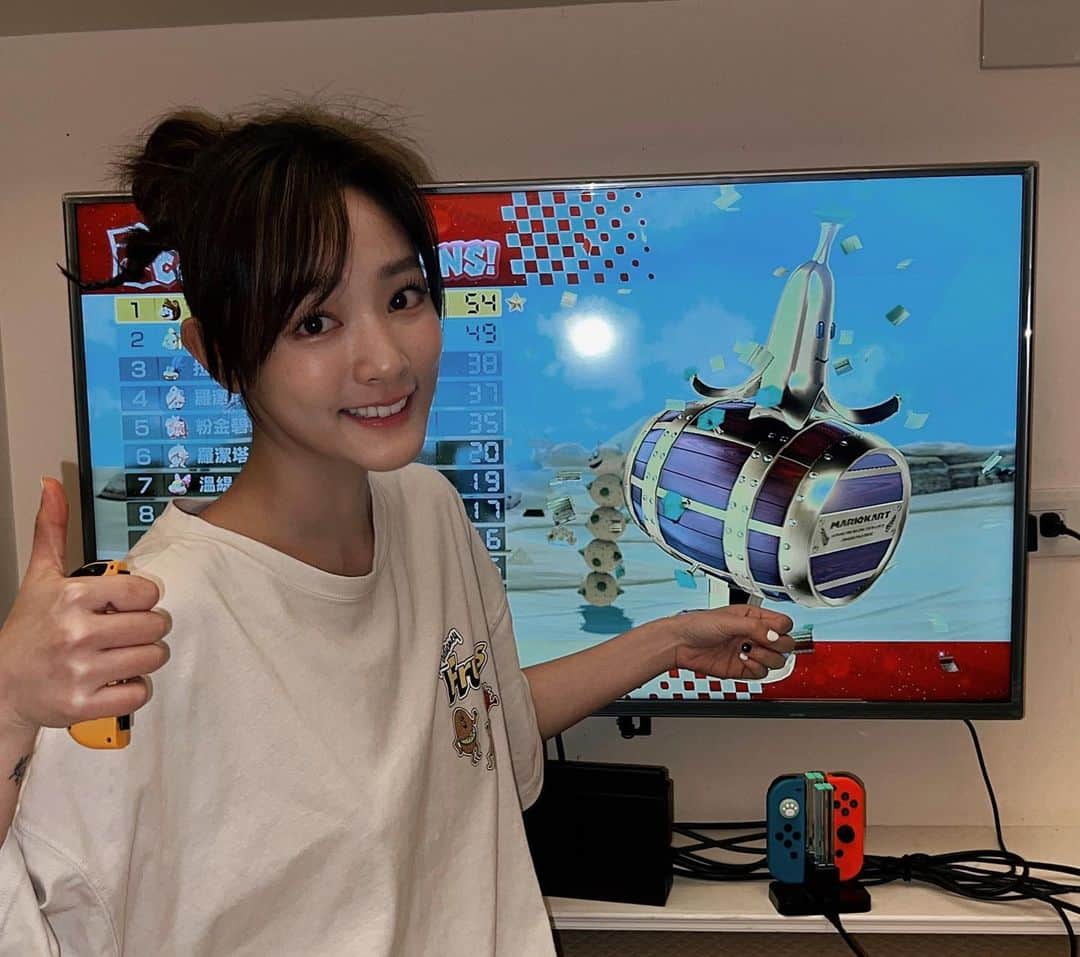 ジングルワンのインスタグラム：「： 今天，是很重要的一天。  謝謝我的家人朋友和粉絲們，在經過好幾場努力不懈的慘敗後，本人終於榮登馬力歐賽車第一名，我只能說實至名歸，我會繼續成為更好的自己ㄉ 謝謝大家！」
