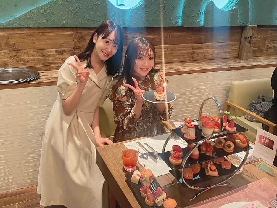 浜田コウさんのインスタグラム写真 - (浜田コウInstagram)「3月りさちゃんとアフタヌーンティーした日🍓🫖 この日も楽しくてほんまにあっという間やった〜🌸 にこにこ喜んでくれる姿が可愛くて嬉しかったなぁ👼🏻💕  #アフタヌーンティー#afternoontea#ストロベリーアフタヌーンティー#誕生日」4月21日 21時59分 - kou0929