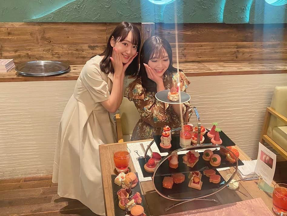 浜田コウさんのインスタグラム写真 - (浜田コウInstagram)「3月りさちゃんとアフタヌーンティーした日🍓🫖 この日も楽しくてほんまにあっという間やった〜🌸 にこにこ喜んでくれる姿が可愛くて嬉しかったなぁ👼🏻💕  #アフタヌーンティー#afternoontea#ストロベリーアフタヌーンティー#誕生日」4月21日 21時59分 - kou0929