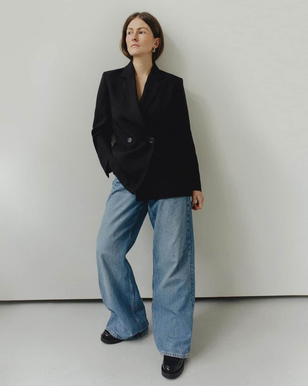 ARKETさんのインスタグラム写真 - (ARKETInstagram)「@iamannaporter styling our Doubled Breasted Wool Blazer together with our new CLOUD fit jeans, snapped here by @li_nenoli. Explore our full collection: link in bio. - #ARKET」4月21日 22時01分 - arketofficial
