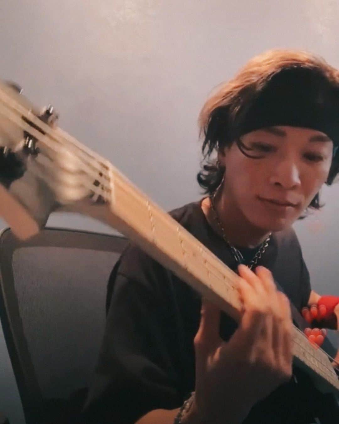 あきらかにあきらのインスタグラム：「インスタライブしたお🎸 @ace_bass_jp  @the_oral_cigarettes_official」