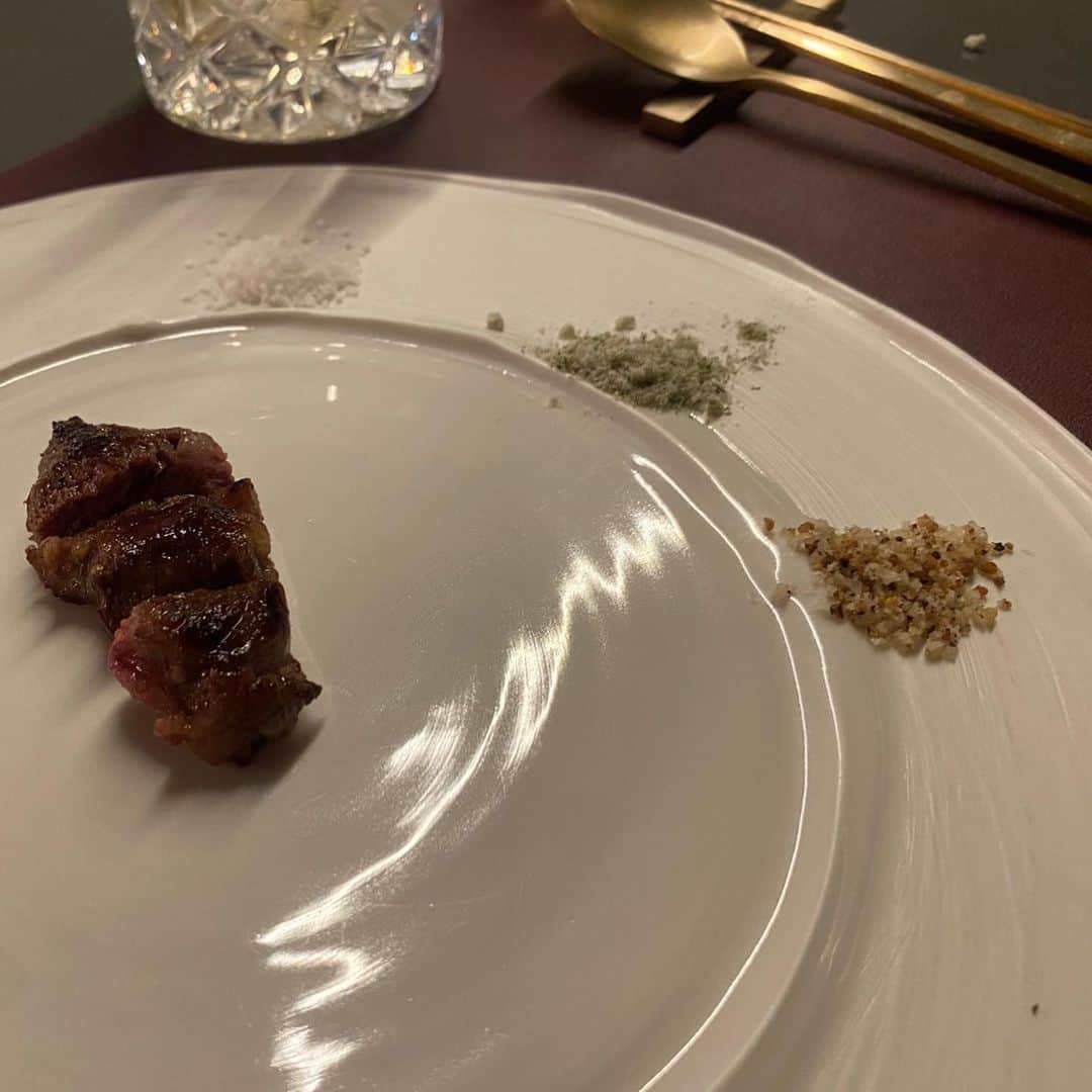 チュ・セビョクのインスタグラム：「양정은언니의 생일기념으로 맛있게 잘먹었습니다😍  #취양 #한우오마카세맛집」