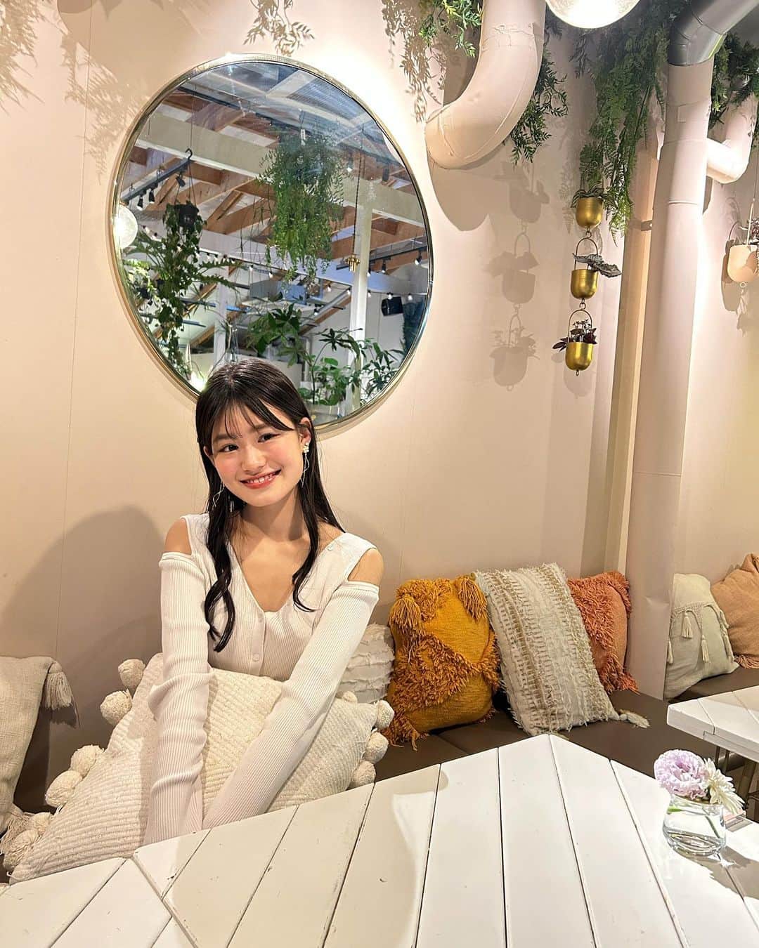 平日菜向のインスタグラム：「このお店の雰囲気めっちゃ好き🌙🤍」