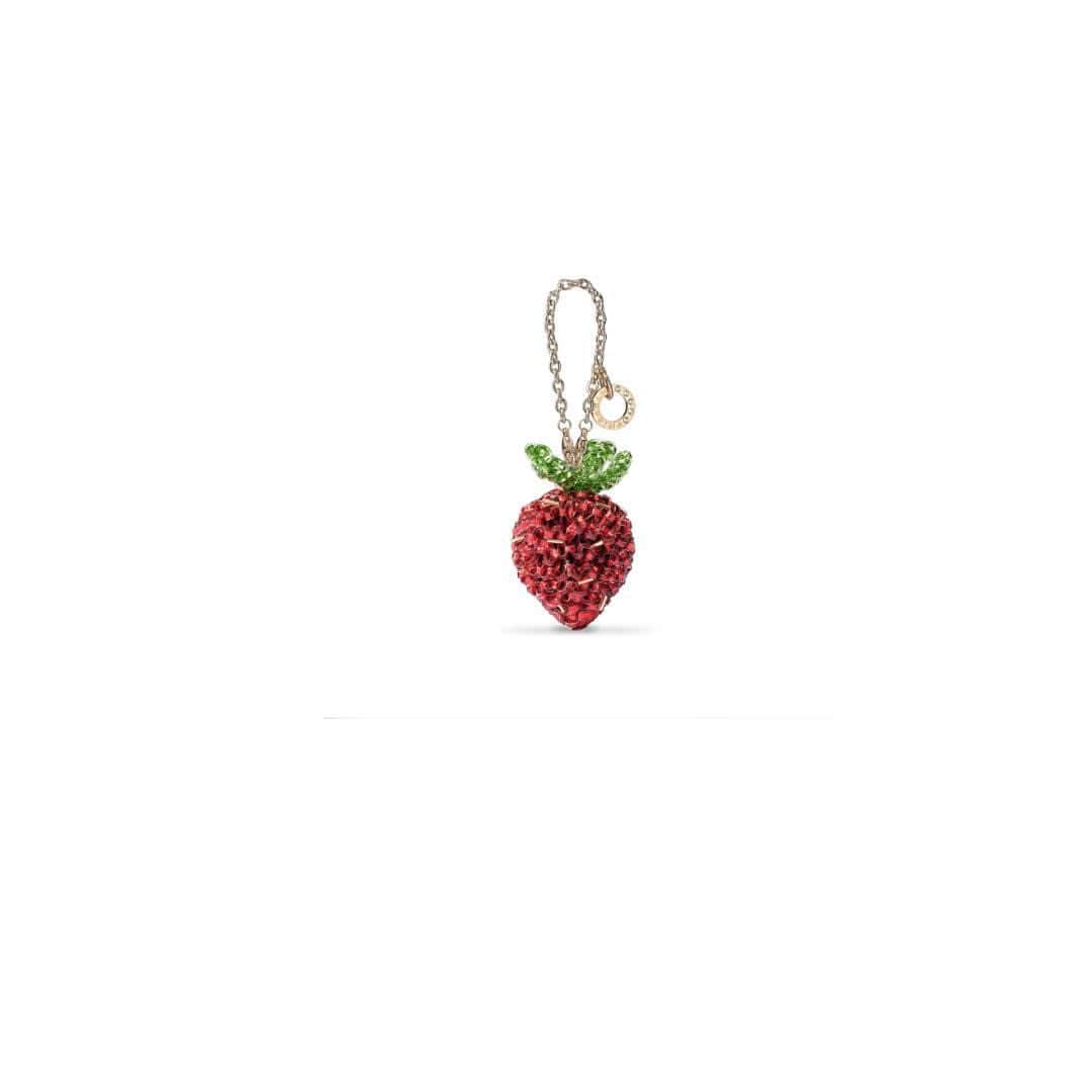 ANTEPRIMAさんのインスタグラム写真 - (ANTEPRIMAInstagram)「Indulge into the FRUTTFUL season.   No matter you want to customize your WIREBAG to showcase your unique personality or attached this cute #MOTIVO #FRUTTA charm with a long chain to enrich your attire, #ANTEPRIMA back you up! Ready to enjoy this enthusiastic season with ANTEPRIMA?   Shop the FRUTTA Collection now.   #ANTEPRIMA30 #SpringSummer2023 #SS23 #ANTEPRIMA #WIREBAG #BagCharm #MilanStyle #Milan #MilanFashion #Miniature #MicroBag #MiniBag #CraftBag #CrochetBag #Handcraft #KnitBag #WorkBag #ItalianDesign #Craftmanship #アンテプリマ」4月21日 22時13分 - anteprimaofficial