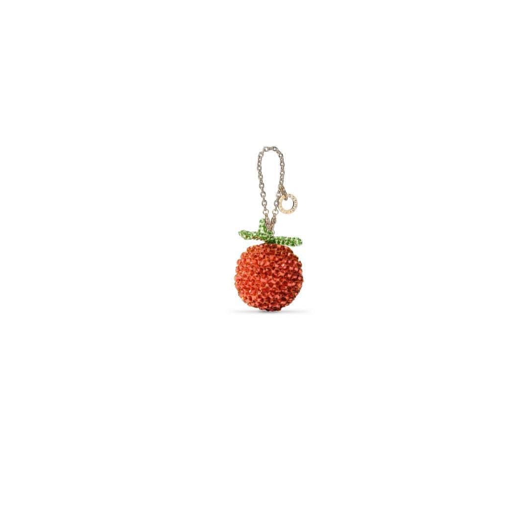 ANTEPRIMAさんのインスタグラム写真 - (ANTEPRIMAInstagram)「Indulge into the FRUTTFUL season.   No matter you want to customize your WIREBAG to showcase your unique personality or attached this cute #MOTIVO #FRUTTA charm with a long chain to enrich your attire, #ANTEPRIMA back you up! Ready to enjoy this enthusiastic season with ANTEPRIMA?   Shop the FRUTTA Collection now.   #ANTEPRIMA30 #SpringSummer2023 #SS23 #ANTEPRIMA #WIREBAG #BagCharm #MilanStyle #Milan #MilanFashion #Miniature #MicroBag #MiniBag #CraftBag #CrochetBag #Handcraft #KnitBag #WorkBag #ItalianDesign #Craftmanship #アンテプリマ」4月21日 22時13分 - anteprimaofficial
