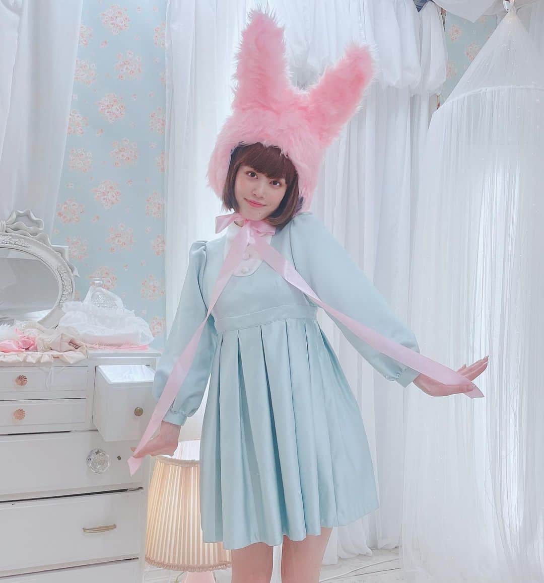 双木昭夫のインスタグラム：「今日は作品撮り💖 「なまいきリボンわがままレース」のmove版です💖」
