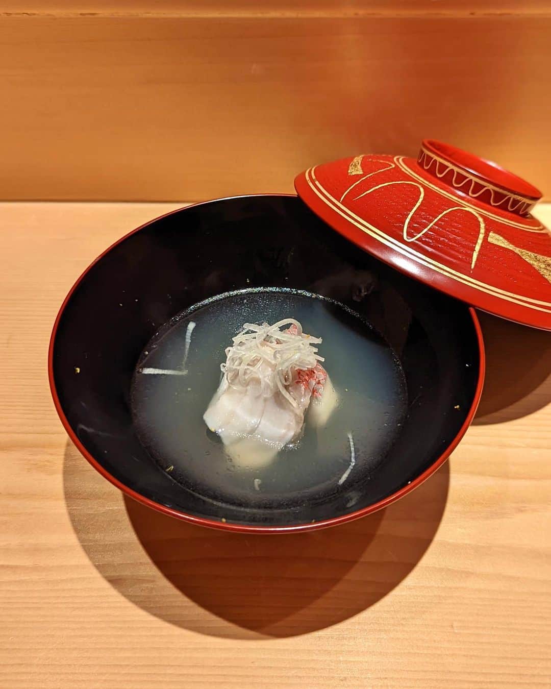 安岡あゆみさんのインスタグラム写真 - (安岡あゆみInstagram)「. 📍鮨さいとう グルメな @megumitomihari に便乗させていただきました🙏🏻 何度伺ってもとびっきり美味しくて、幸せなひと時でした☺️✨ . . #japanesefood #sushi #ayumi_y_gourmet #鮨さいとう #鮨」4月21日 22時25分 - ayumi_yasuoka
