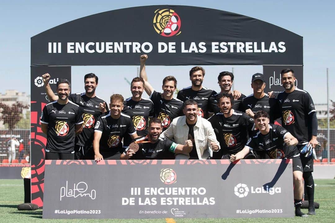 フェルナンド・ジョレンテのインスタグラム：「¡Qué bien nos lo pasamos en el III Encuentro de las Estrellas de @laliga y @premios_platino ! Un placer poder ayudar por una buena causa @cuidarcorazon #LaLigaPlatino2023」