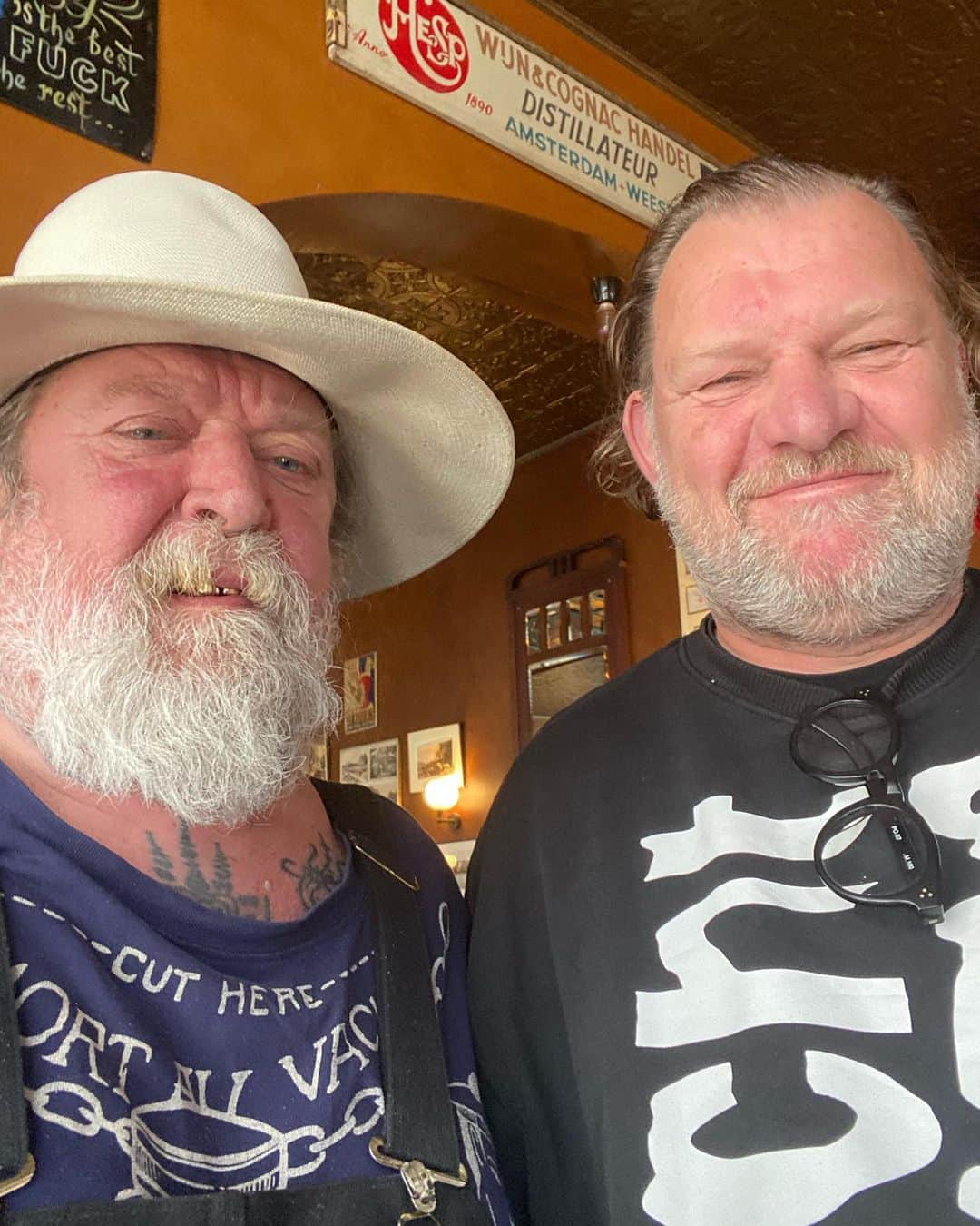 アムステルダム・タトゥー・ミュージアムのインスタグラム：「Al die mannen die kaapen vaarwn moeten mannen met baarden zijn#joost#joostvanbellengaatdoor#joostvanbellen #roxy#amsterdam#dj#cafehesp#hesp」