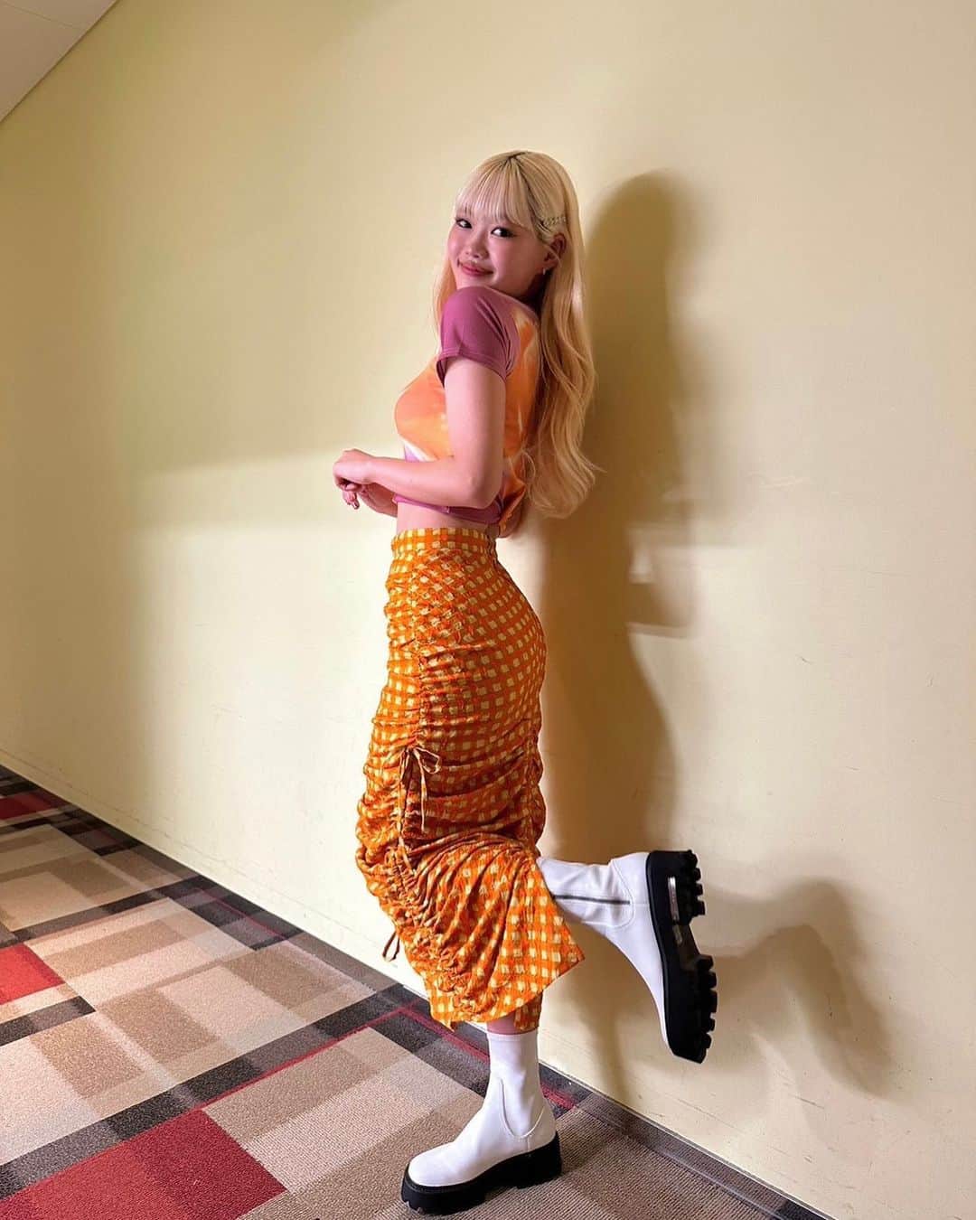 川端結愛のインスタグラム：「珍しくロング👗 お気に入りでした🧡  📺↓ 明日4/22 夜7:56~ 「世界一受けたい授業」 2回目の出演とつても嬉しおす、、🙇🏼‍♀️✨ 今回は腸検査もしていただきました！ お楽しみに☺︎」