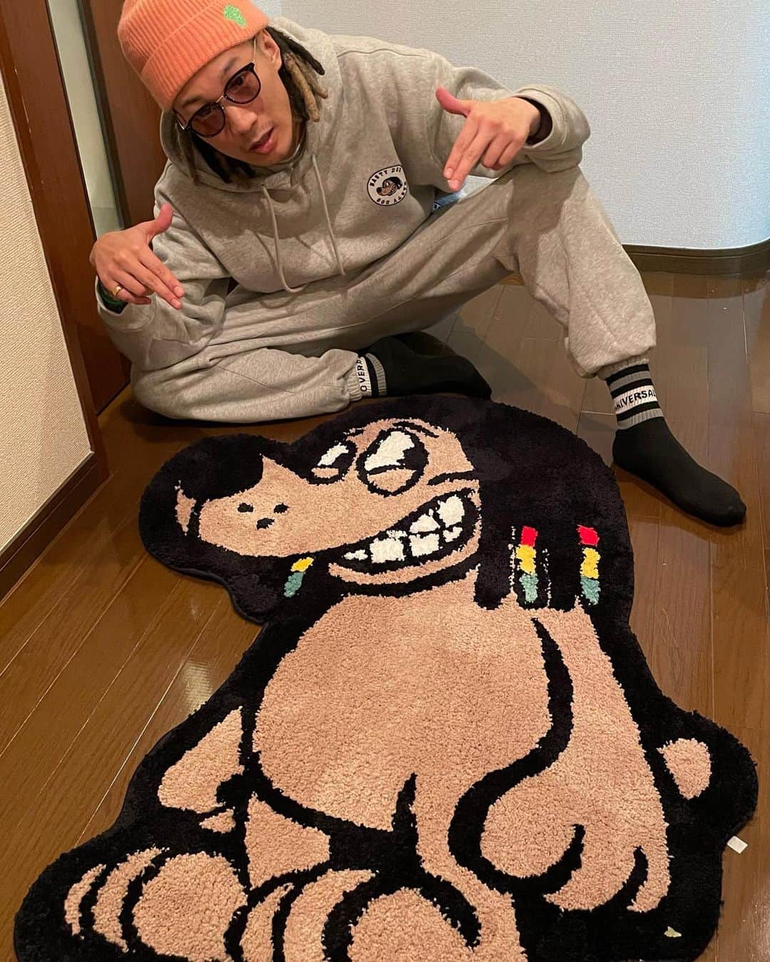 MYのインスタグラム：「🎉NASTY DOG 新作🎉  初のラグマットです🐶 見た目も可愛くて触り心地抜群👍 サイズと生地にめちゃくちゃこだわってます❗️  ⚠️再販はありません！少量限定⚠️  #フリーメイソン #過去一の商品つくってしまった。。」