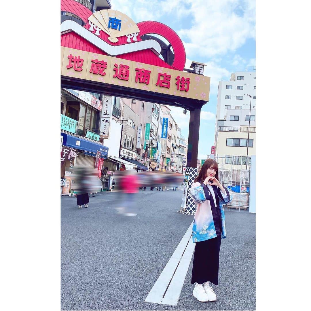 阪口珠美さんのインスタグラム写真 - (阪口珠美Instagram)「.  明日のぐるり東京江戸散歩は ご利益.開運をテーマに 巣鴨で江戸の歴史を 学んできました。  TOKYO MXにて朝11:30~ TVerやエムキャスでも ご覧頂けます。  #ぐるり東京江戸散歩 #巣鴨  #江戸六地蔵尊 #とげぬき地蔵 #高岩寺  #赤パンツのマルジ #元祖塩大福みずの  #古奈屋 #マスミ東京 #御朱印」4月21日 22時29分 - tamami_46_official