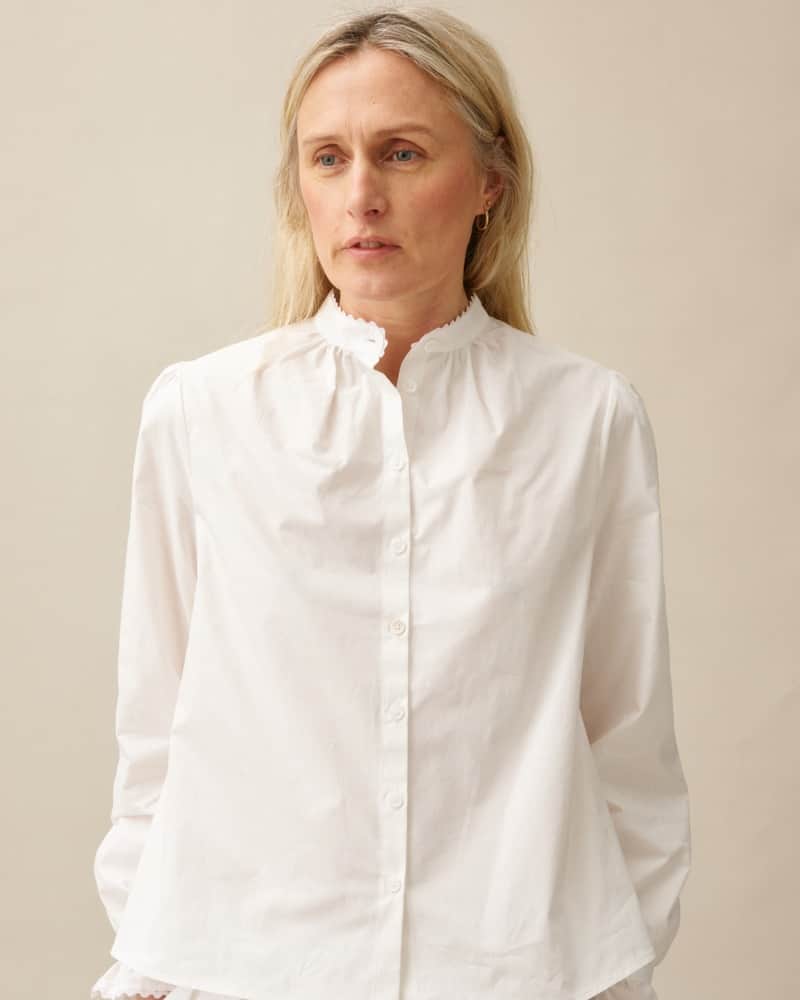 キャベジズ&ローゼズさんのインスタグラム写真 - (キャベジズ&ローゼズInstagram)「The crispy White Cotton Poplin shirts of #SS23 collection  To elevate even the simplest of outfits.  #NewArrivals on cabbagesandroses.com  #BritishFashion #CabbagesandRoses #ThisGloriousLife.」4月21日 22時30分 - cabbages_and_roses