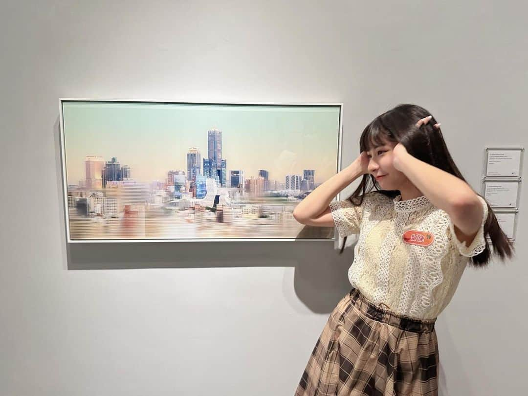 宮田留佳のインスタグラム：「🖼️ 一起來欣賞藝術吧🎨 第二張照片看得出什麼故事呢？ たった一枚の絵でもたくさんのストーリーが読み取れる。それが芸術なんだろうと。さて、二枚目は何を表現しているでしょう？ #發現太多照片沒有發　#懶得修圖 #AKB48TeamTP #AKB48 #宮田留佳 #嚕卡 #followme」