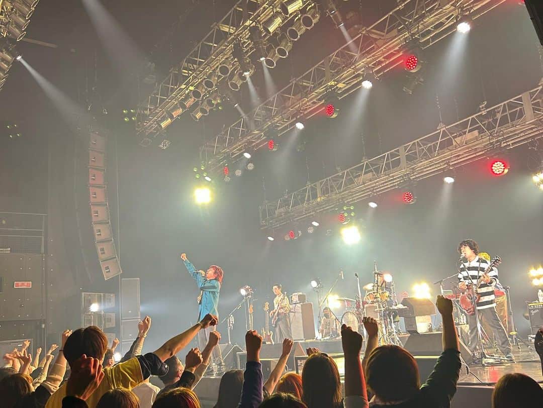 OKAMOTO’Sさんのインスタグラム写真 - (OKAMOTO’SInstagram)「🏁ツアー26本目！  ❤️‍🔥2023.04.21(金)Zepp Sapporo OKAMOTO'S LIVE TOUR 2023 Flowers  ありがとうございました✨  終演後コメントは 公式アプリ「オカモトークQ」にて プレミアム会員限定で公開中です💫 https://c-rayon.com/lp/okamotos/app/  〈来場者アンケート実施中✨〉 https://www.sma.co.jp/s/sma/form/question?cd=okamotos_flowers#/」4月21日 22時37分 - okamotos_official