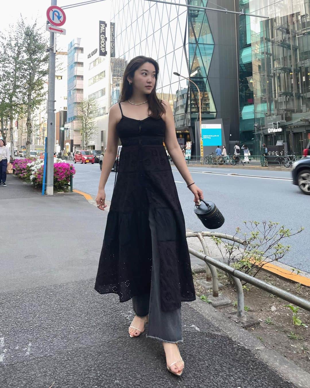 mina hinokuchiのインスタグラム：「. お久しぶりの投稿になってしまいました🌙  すっかり暖かくなって 今日の昼は26℃。 夏のワンピースをたくさんgetしてる今日この頃です  この夏はキャミがとにかく沢山着たいので、 ワンピもキャミ型が気分☀︎  #Chico #チコ #salonbychico  #夏コーデ #夏服 #キャミワンピース」