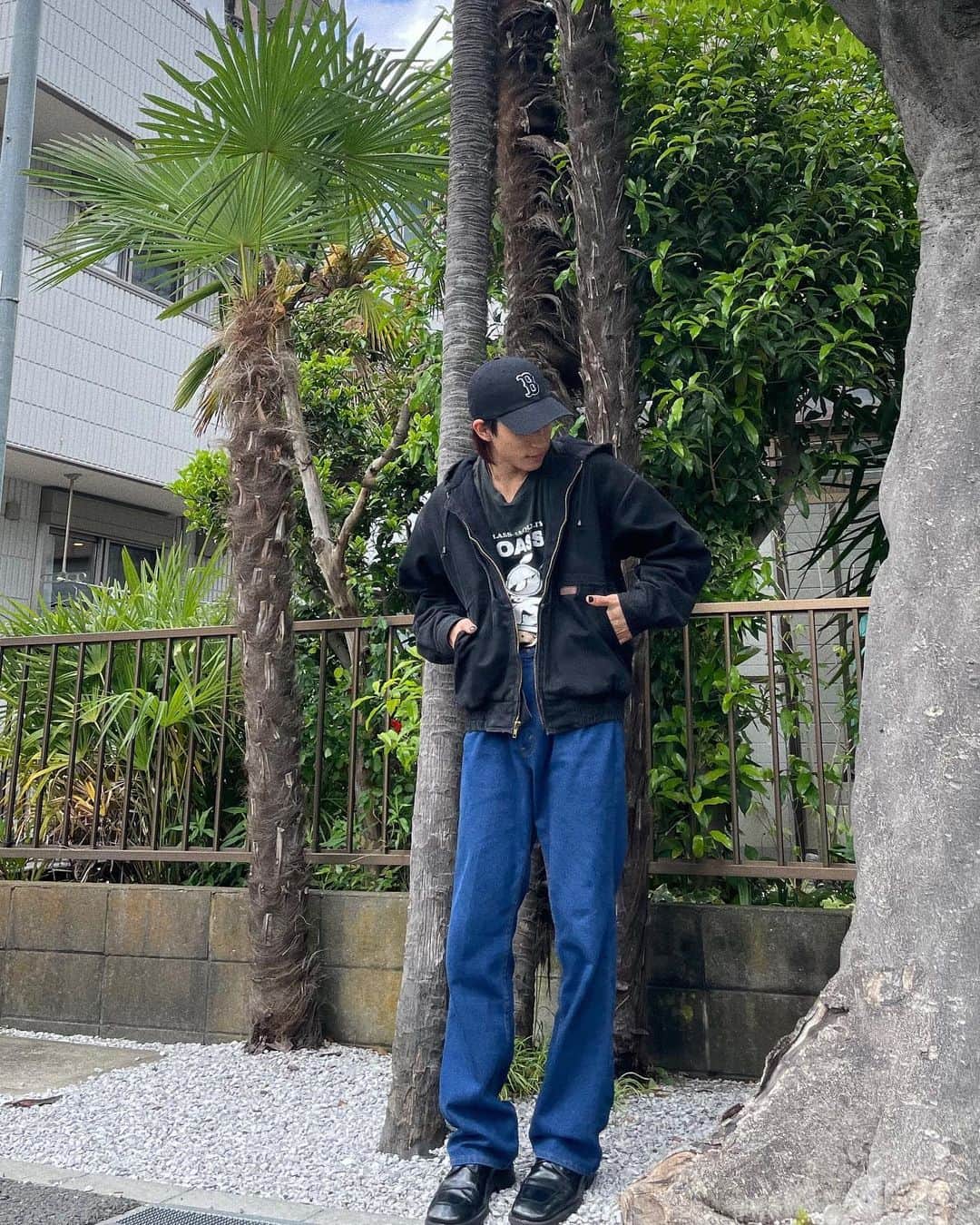 のインスタグラム：「この後2秒でジャケット脱いだ🥵❤️‍🔥 #RYOのきょー服 #突然暑すぎ #夏のにほひ」