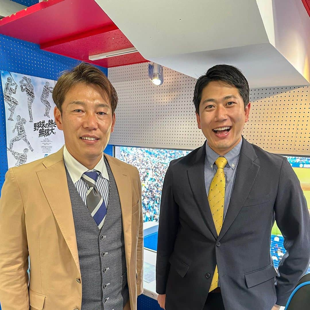 酒主義久のインスタグラム：「今日は井端さんとヤクルト対巨人戦をお伝えしました⚾️  やっぱり満員で、トランペットの応援あって、声援送れるって…良いですね！野球もいいし、神宮もいい！  明日から川奈行ってきます！  #フジテレビ #プロ野球 #ヤクルトスワローズ #巨人 #ジャイアンツ #井端弘和 さん#swallows #giants」