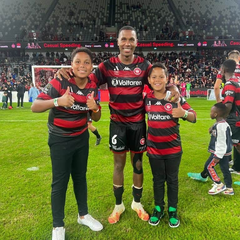 マルセロ・アントニオ・ゲデス・フィリォのインスタグラム：「Endless love ♥️  Happy to have my family watching me tonight and a big victory  @wswanderersfc .」