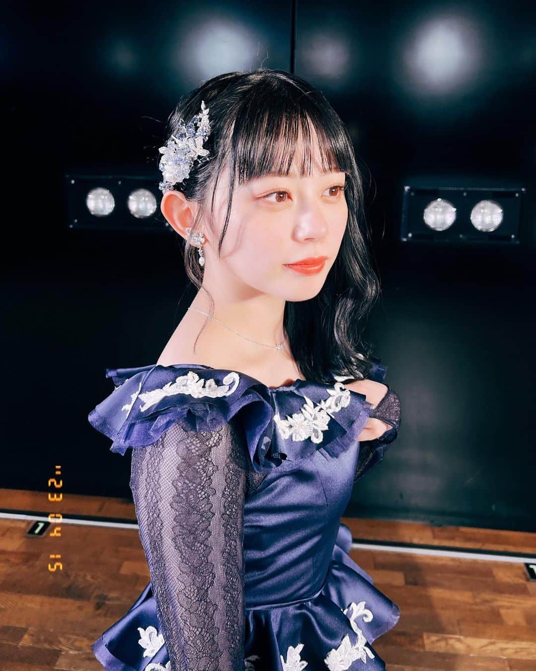 濵咲友菜のインスタグラム：「*  少し日は経ってしまったのですが、 先日卒業公演を無事終えました🕊️ ⁡ 大きなコールだったり私の色のサイリウムにしてくれたり沢山のうちわだったり…  ⁡ 本当に幸せで幸せで堪らない一日でした。 ⁡  そして素敵なドレスを用意していただいたり素敵な髪型にしていただけて…🫣  沢山の方からの愛を浴びる程感じて 全ての事を前向きに考え歩き出せる一つのきっかけにもなりました。  今思い出しただけでも幸せを感じます…🫢  ⁡ いつも元気や幸せをくれて本当にありがとうございます  私ももっともっと届けられるよう頑張ります！  ⁡ みんなが素敵な写真を撮ってくれたからいっぱい載せちゃいます☺︎ ⁡ 彩音ちゃんなぎちゃんが舞台で忙しいのにケーキ用意してくれてたんです😭 世界一美味しいタルトでした ⁡ 最後の活動日まで残り僅かなのですが よろしくお願いします！ みんな大好きです！！！！！！！ #チーム8 #AKB48劇場」