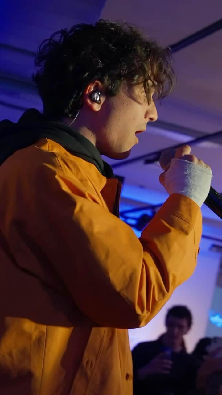 adidas Italiaのインスタグラム：「Una serata da ricordare insieme a @tananaimusica volto del nostro #ClubOriginals.    Stay tuned.  Stay Originals.」