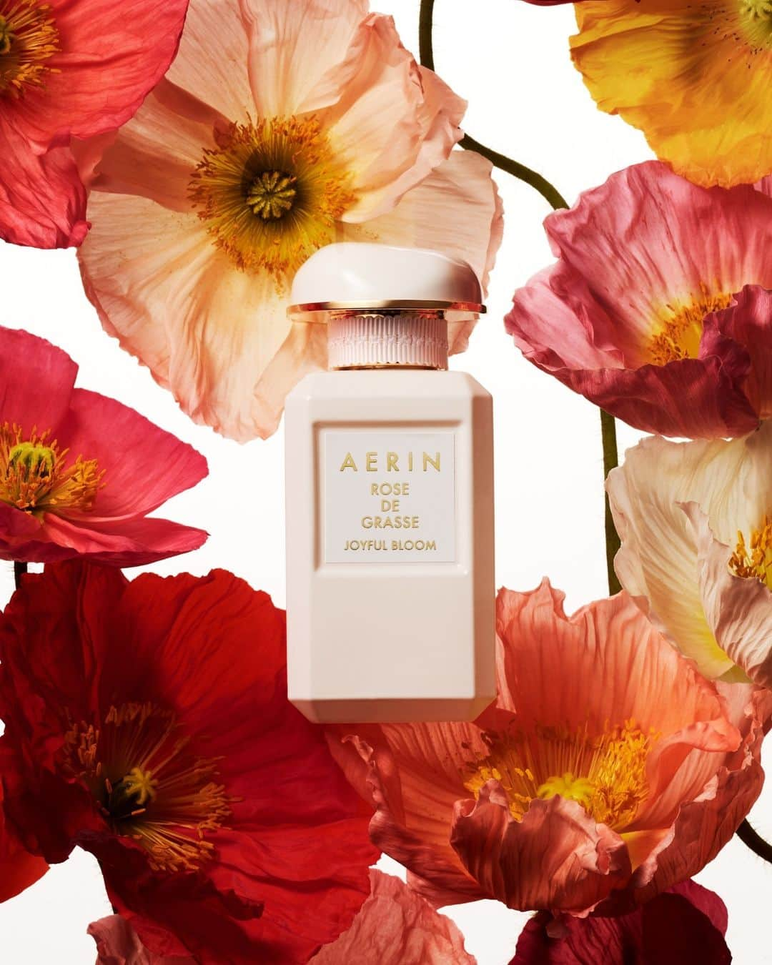 エスティローダーさんのインスタグラム写真 - (エスティローダーInstagram)「Ring in spring with @aerinbeauty’s Mother’s Day edit. From refreshing Mediterranean Honeysuckle to vibrant Joyful Bloom, AERIN has a fragrance for every spring occasion.   Tap to discover.  #AERIN #AERINBeauty​」4月21日 23時00分 - esteelauder