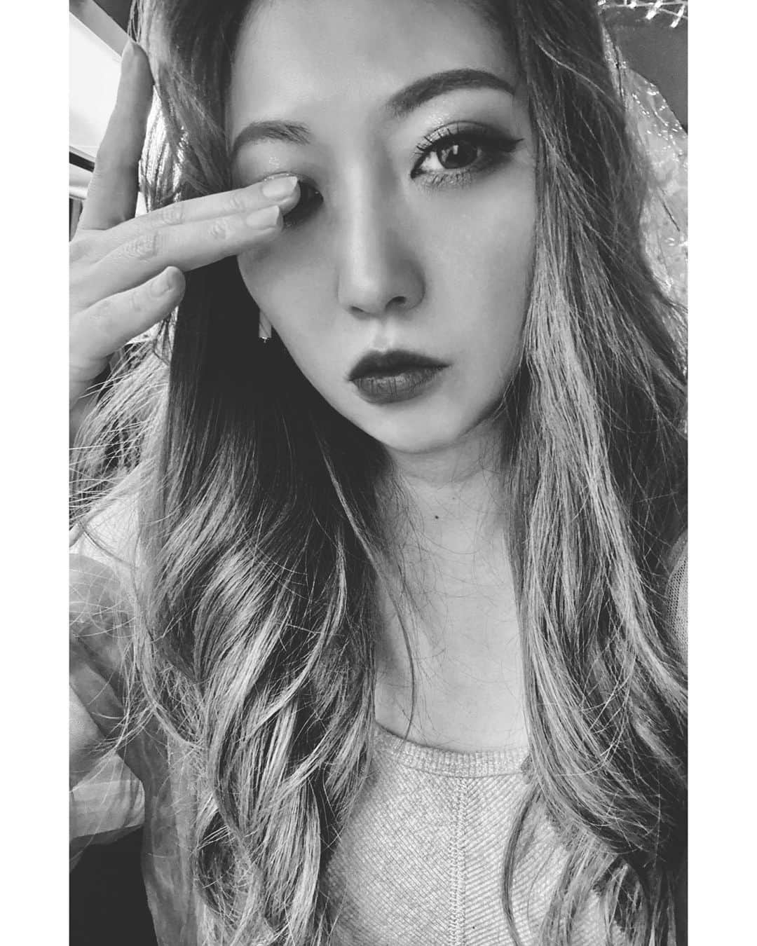 葉月樹里のインスタグラム：「暗めロング再び〜  . . .  #葉月樹里 #soiréeine #ソワレーヌ」