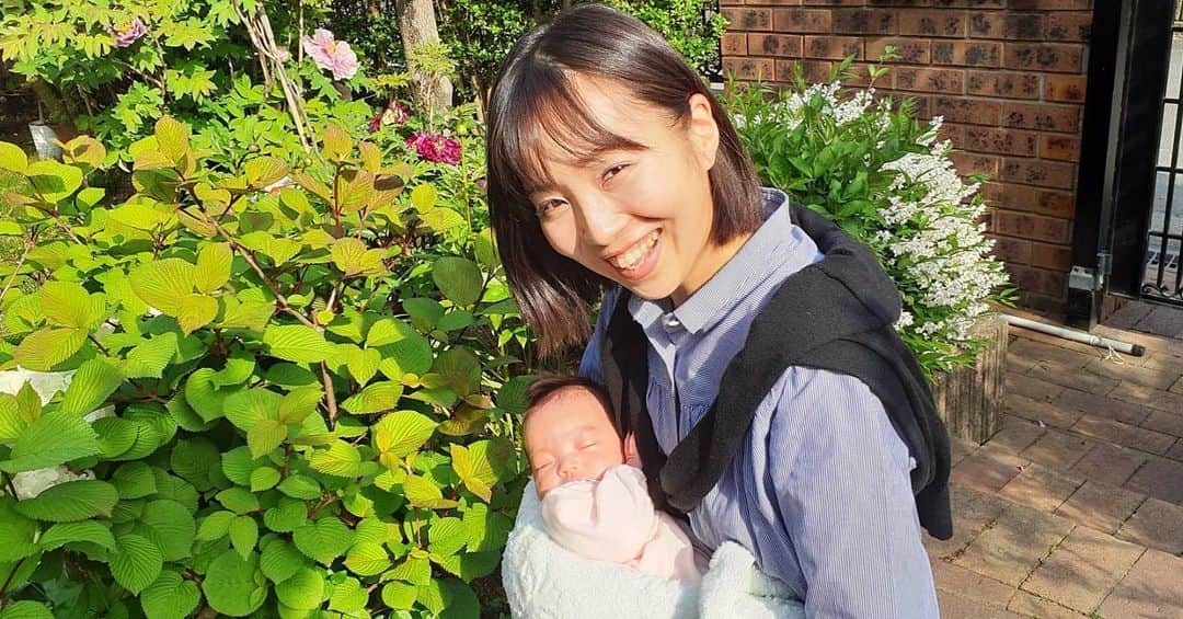 天舞音さらのインスタグラム：「旦那さんのご実家訪問🌸  おばあちゃんの🏠にも行って、たくさんたくさん抱っこしてもらったよ💓」