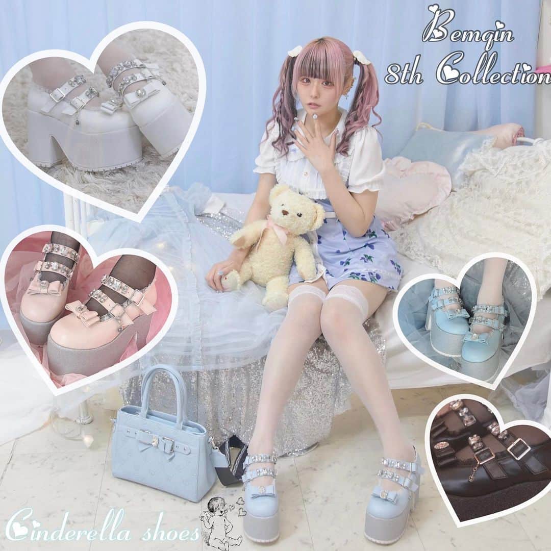 のインスタグラム：「🖤Bemqin 8th Collection🤍 ㅤㅤㅤㅤㅤㅤㅤㅤㅤㅤㅤㅤㅤ とても有難いことに前回ご好評頂きましたシンデレラシューズ、 第二弾は《４色４サイズ展開》にパワーアップ致しました😭💗✨ ㅤㅤㅤㅤㅤㅤㅤㅤㅤㅤㅤㅤㅤ お家を出るまえの最後の準備ってお靴を履くこと。 このシューズが、みんなが完璧にかわいい状態でお家を出る 最後の仕上げになればいいな〜( ᴗ ̫ ᴗ )💕  ㅤㅤㅤㅤㅤㅤㅤㅤㅤㅤㅤㅤㅤ サイズの目安は下記になります🩰❤︎ S→22-22.5相当 M→23-23.5相当 L→24-24.5相当 LL→25-25.5相当 ㅤㅤㅤㅤㅤㅤㅤㅤㅤㅤㅤㅤㅤㅤㅤㅤㅤㅤㅤㅤㅤㅤㅤㅤㅤㅤ 前回のSサイズ・LLサイズよりは幅広めなお作りでしたが、 今回はフィット感が増して全てジャストサイズになってます❕ 「前回のシューズはちょっと大きかった..🥲」という方は特に、 今回のシューズはぴったりサイズで履いて頂けると思います🫶🏻💭 ㅤㅤㅤㅤㅤㅤㅤㅤㅤㅤㅤㅤㅤ 靴底はクッション性があり柔らかめで歩きやすく、 重すぎず軽すぎないのでしっかり安定感があります！！ ㅤㅤㅤㅤㅤㅤㅤㅤㅤㅤㅤㅤㅤ ダブルベルトは、一度自分に合う位置に調整して頂ければ 後はすぽっと着脱できるのでとっても楽ちん！🎵 ベルトについている大きなビジューは、歩いている時に 内側が擦れて外れたりしないような位置に調整しているので ご安心くださいませ！😽✨ フロントのリボンとクラウンチャームは取り外し可能！◎ ㅤㅤㅤㅤㅤㅤㅤㅤㅤㅤㅤㅤㅤ 🩰❤︎🩰❤︎🩰❤︎🩰❤︎ ㅤㅤㅤㅤㅤㅤㅤㅤㅤㅤㅤㅤㅤ 第二弾のコンセプトも引き続き 《 みんなから羨ましがられる厚底シューズ 》 ㅤㅤㅤㅤㅤㅤㅤㅤㅤㅤㅤㅤㅤㅤㅤㅤㅤㅤㅤㅤㅤㅤㅤㅤㅤㅤㅤㅤㅤㅤㅤㅤㅤㅤㅤㅤㅤㅤㅤ 前回のシューズ発売のときに、 「MとLもあったら絶対欲しかった😭」 というお声も頂いていたので、 今回4サイズ展開で更にたくさんの女の子に お届けできることがとってもうれしいです(T . T)❤︎ ㅤㅤㅤㅤㅤㅤㅤㅤㅤㅤㅤㅤㅤ そしてお色も４色展開！🥹🩷✨ 王道のホワイトとブラックはマストで考えていたんだけど、 ピンクや水色のお靴があったら絶対かわいいよな〜〜と思って ４色のご用意となりました😭😭💕 カラーのシューズって靴底の部分が黒のものが多いから シルバーラメのキラキラのソールにしてもらったんだけど、 完成したシューズを見て、自分的にはかなり成功したなと 思うくらい完璧なお靴が出来上がりました😭🩷 自分らしさは欲しかったから、さきがよくアクセでつけてる クラウンのチャームをつけてもらったの👑🪽 ㅤㅤㅤㅤㅤㅤㅤㅤㅤㅤㅤㅤㅤ このお靴を履いてうきうきな気持ちでお外に出たり、 お出かけしたいなっていう気持ちを湧かせられる 魔法のシューズになれますように🪄🎀 ㅤㅤㅤㅤㅤㅤㅤㅤㅤㅤㅤㅤㅤ . 4/22(土)10:00〜 大宮アルシェ店・渋谷109店にて事前予約スタート！ ㅤㅤㅤㅤㅤㅤㅤㅤㅤㅤㅤㅤㅤ 4/29(土)AnkRouge全店舗で発売🩰🩵 (大宮・仙台・原宿・渋谷・新宿・池袋・パッセ・HEP・天神) ㅤㅤㅤㅤㅤㅤㅤㅤㅤㅤㅤㅤㅤㅤㅤㅤㅤㅤㅤㅤㅤㅤㅤㅤㅤ 4/29(土)大宮アルシェ店にて Bemqinお買い上げのお客様チェキ撮影ができます🐶 . #bemqin #ankrouge #大宮アルシェ #厚底シューズ」