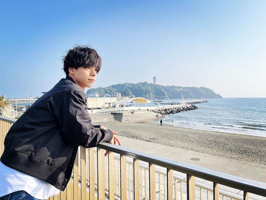 のインスタグラム：「江ノ島🤙😎  トークショー「大矢と大城2」が藤沢、名古屋で開催決定しました！  それもあって大矢くんの地元、藤沢に遊びに行ったよ😏  #マジプリ#大城光 #大矢剛康#大矢と大城  #江ノ島 #江の島」