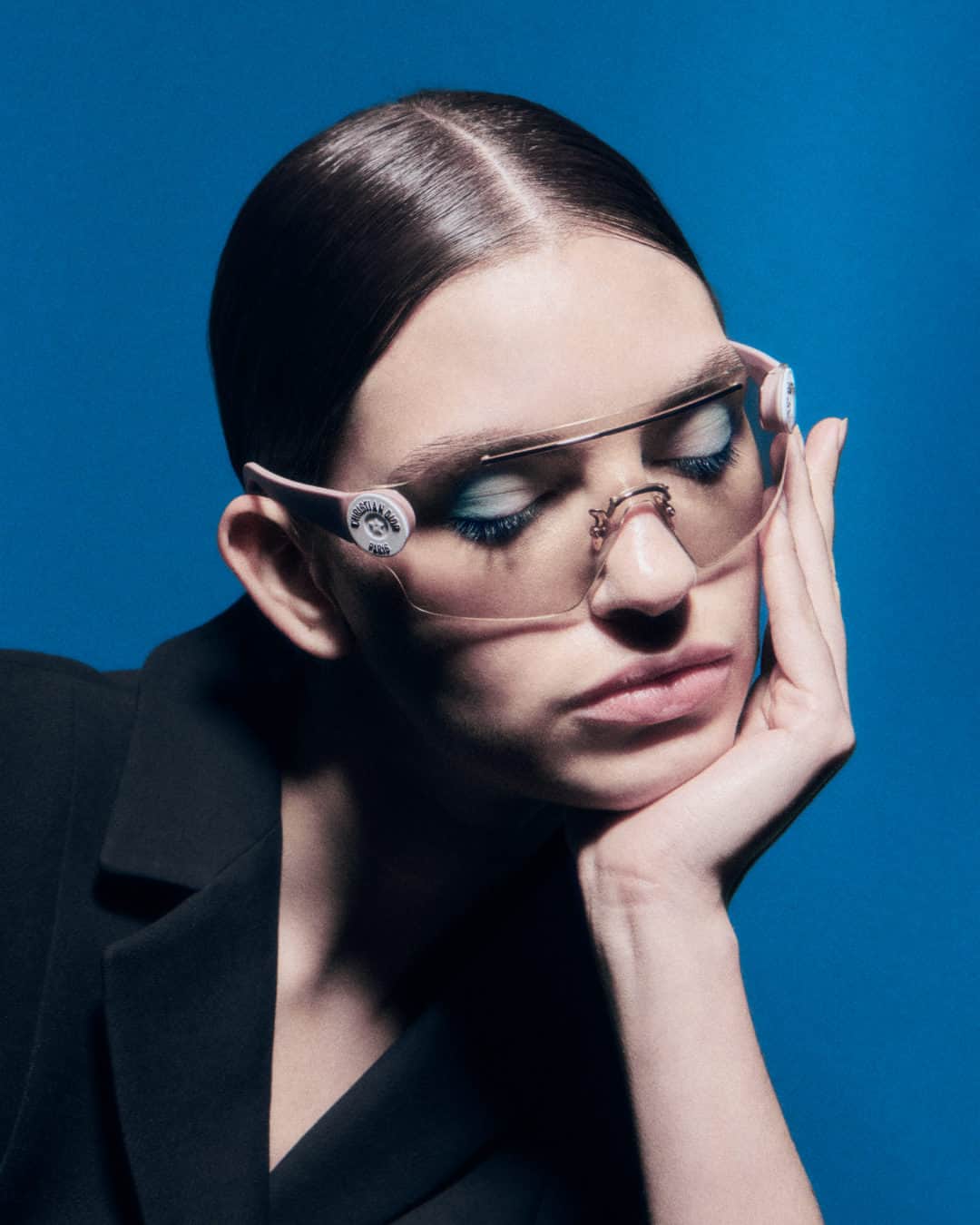 ネッタポルテのインスタグラム：「NEW IN: @Dior Eyewear. Lend a fresh perspective to your looks with the new capsule collection.  Tap the link in bio to shop at #NETAPORTER.」