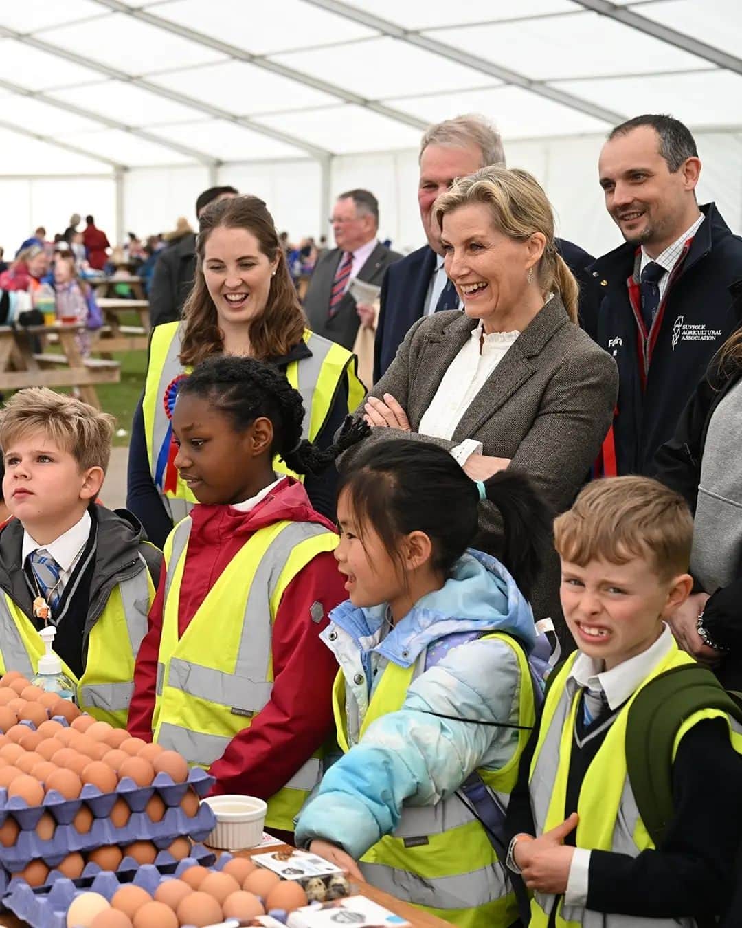 ロイヤル・ファミリーのインスタグラム：「The Duchess of Edinburgh has visited the School Farm and County Fair in Suffolk, which aims to teach children about the role of farming in delivering food to our tables, and the importance of protecting the countryside.   As Patron of the Association of Show and Agricultural Organisations (ASAO), Her Royal Highness often visits agricultural shows across the country, meeting members of the farming community and celebrating country life.  📸 @royalfocus1」