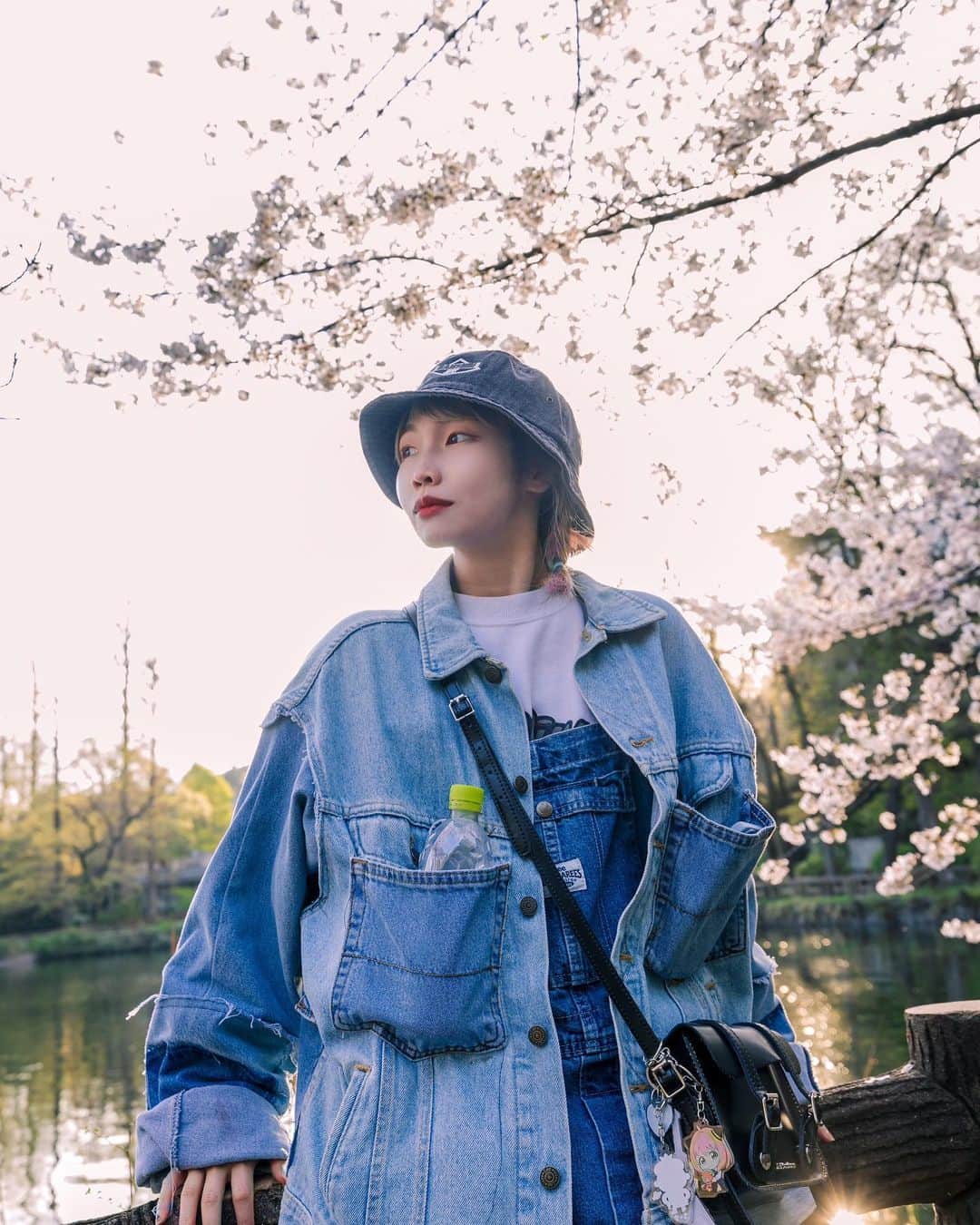 のインスタグラム：「時間⏰経つのが、遅く感じる方法おしえてください！  夜風が気持ち良いね〜 ね〜って打つとネイマールって言葉が頭に浮かぶ。。サッカー選手だよね？？  スポーツ全く知らないけど ネイマールって名前はわかる！！  #ファッション #オシャレ #セットアップ #セットアップコーデ #likesforlike #loveislove #japanesegirl #japan #アウター #古着　#古着コーデ #hystricglamour」
