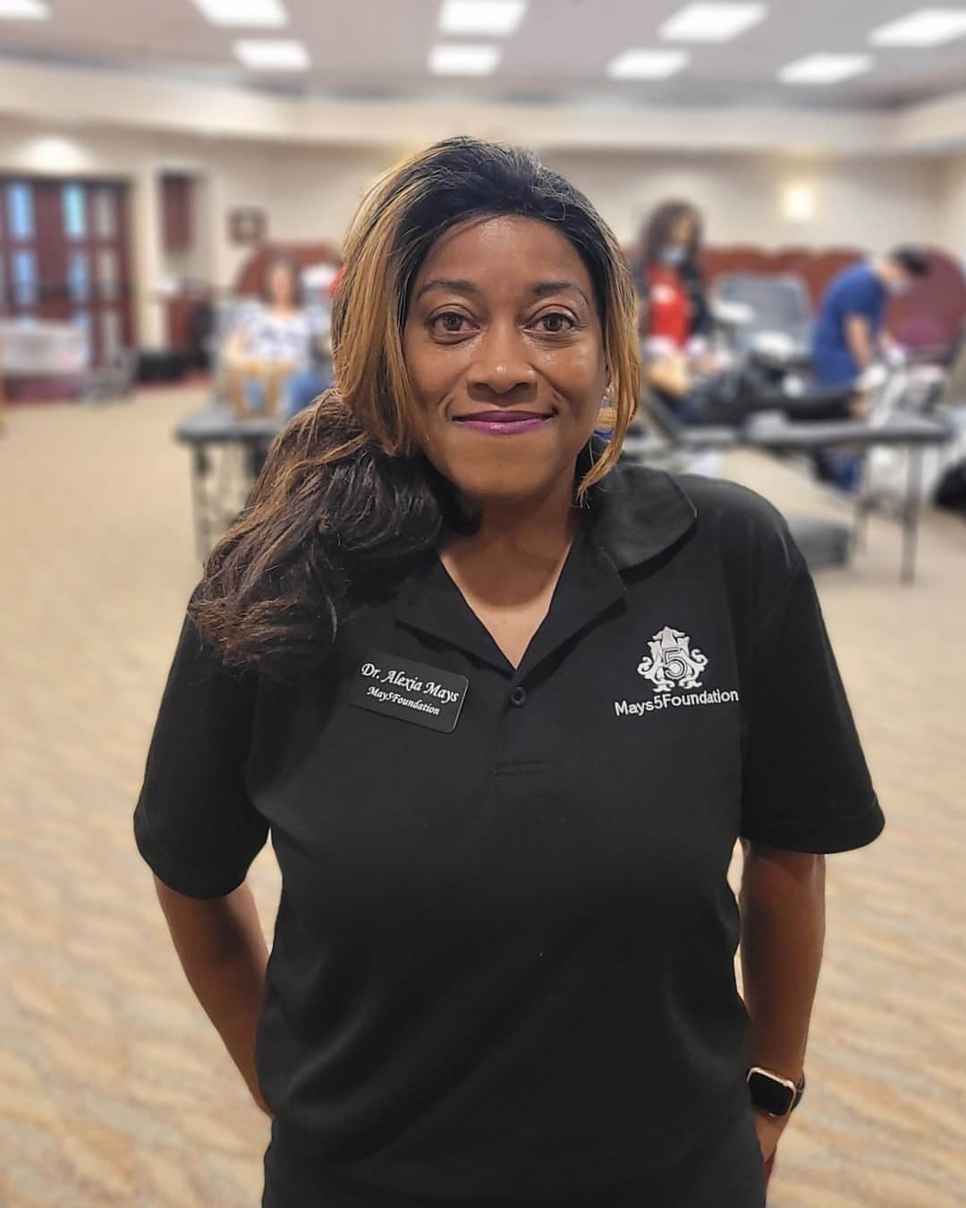 ネーブ・キャンベルのインスタグラム：「Dr. Alexia Mays was compelled to study epidemiology, not only because of her personal battle with sickle cell disease, but also because blood diseases like it run in her family – when she was 4 years old, she lost her mother to a rare blood disease, and her father passed away from complications with sickle cell disease when she was 6. 💔  “I knew from a young age that I wanted to be a researcher, and I wanted to be a scientist,” Dr. Mays said. “I wanted to make an impact in the community because of the fact that sickle cell is one of the most under-researched, underfunded diseases in the nation."  Dr. Mays has volunteered with the Red Cross since she was 17 and is now a blood donor ambassador with @RedCrossNTX. She chose that role because she wanted to dispel rumors and start an active dialogue with the Black community and all donors about the importance of giving blood.  “Without blood donors, we're not here. People at the hospitals are not going to live without them – can't have transfusions without them. Kids with sickle cell who are going into a crisis will not be able to avoid that crisis. It's so many different things that people don't understand about a blood donation that can change the entire landscape of a person's life.”  It’s estimated that more than 100,000 people in the U.S. have sickle cell disease, and many of these patients may need regular blood transfusions throughout their lifetime to manage complications. You can join Dr. Mays in her advocacy for patients with sickle cell disease by tapping on the link in our bio and scheduling an appointment to give. #TeamUp4SickleCell  #RedCross #SickleCell #SickleCellAwareness #SickleCellDisease #SickleCellWarrior #BloodDonor #DonateBlood #GiveBlood」