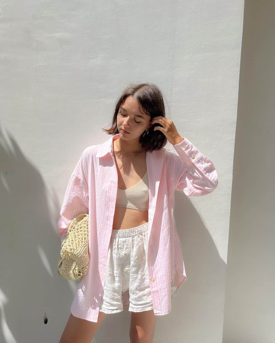 チャーリーさんのインスタグラム写真 - (チャーリーInstagram)「Vacation mood always 🌸🌞 @darjavintere wearing our Taylor Shirt in Pink Stripe - shop now on Charli.com」4月21日 23時16分 - charli_london