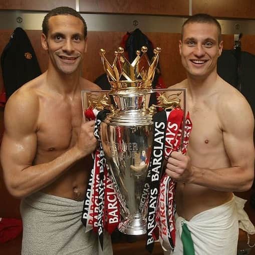 リオ・ファーディナンドのインスタグラム：「Petition 🚨 if you guys get to 10,000 COMMENTS, I will convince Vidic aka Vida to sign up to @instagram!  Let’s go!!!!! 👇🏽」