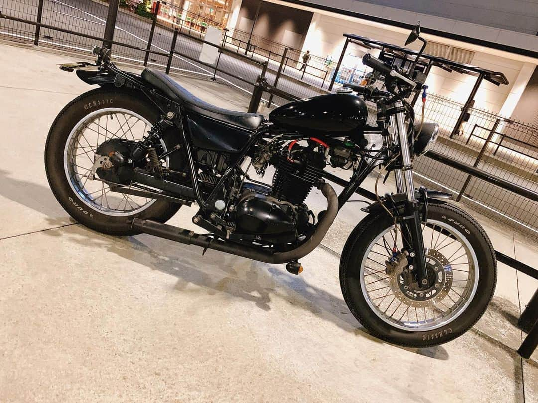 富士彦さんのインスタグラム写真 - (富士彦Instagram)「#Kawasaki #TR250 #ナイトライダー　して #シン・仮面ライダー　みた #面白かった〜 #ららぽーと沼津  #ライティング #綺麗」4月21日 23時20分 - kunugifujihiko