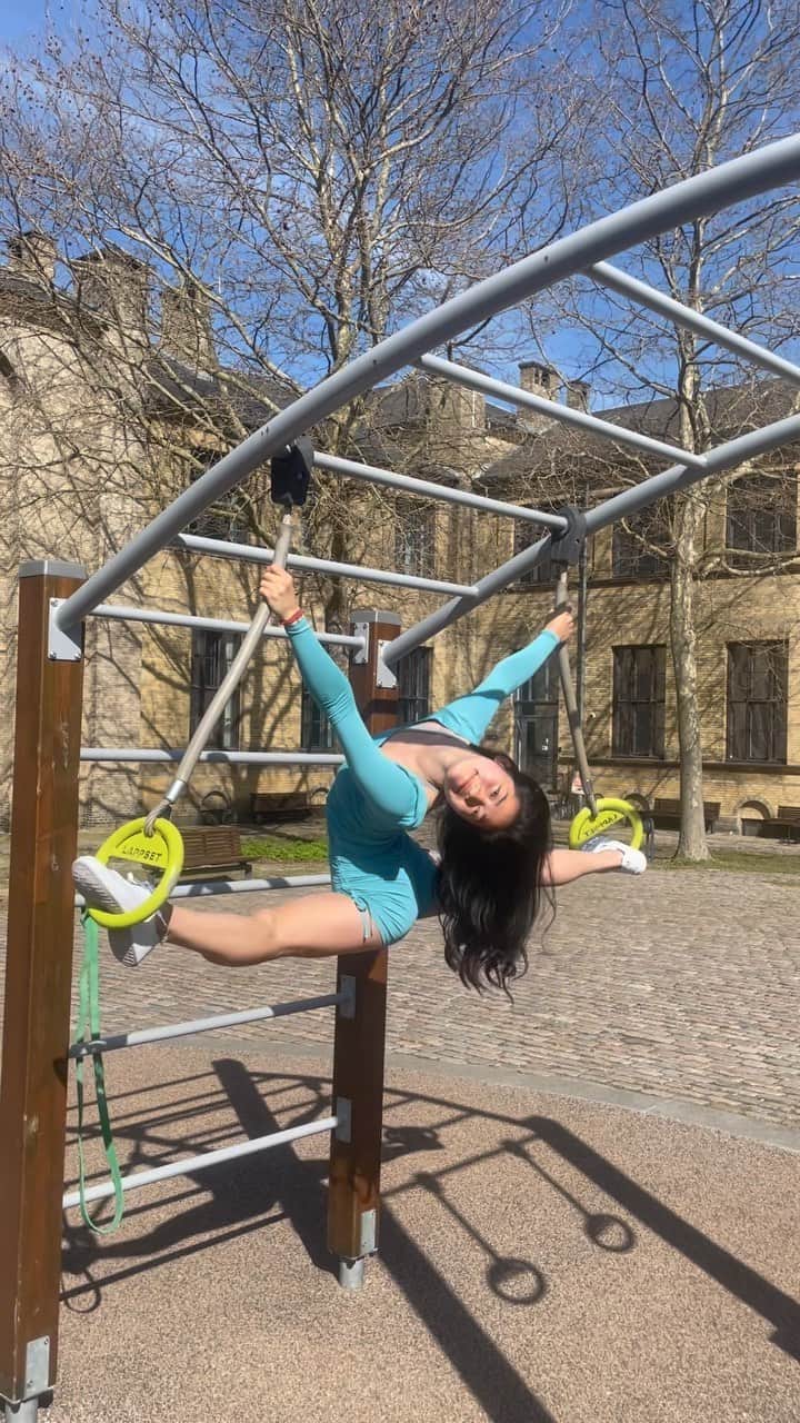 のインスタグラム：「*Hello Spring 🌸  今週は本当に驚くほど毎日快晴でポカポカ！コペンハーゲンではほんっとうに珍しい！ こんなに晴れてる日が幸せ〜☺️って感じるの、数年前まではあまんりなかった気がする。  歳を重ねたからかなぁ コペンハーゲンにいるからかなぁ  This whole week is amazingly beautiful with lots of sunshine ❤︎   #everydayhappy � ☺︎」