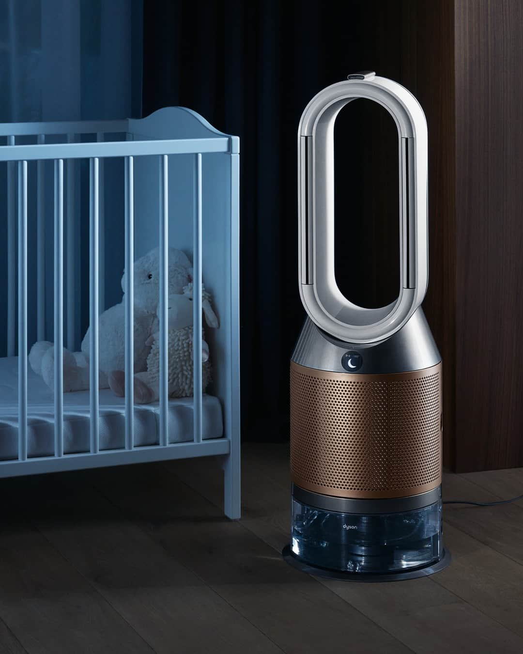 Dysonさんのインスタグラム写真 - (DysonInstagram)「Sleep easy. 💤  Keep little ones comfortable through the night with Dyson humidifiers. They add moisture to the air. Why? To aid better sleep, relieve congestion and calm dry and itchy skin.   That’s why the Dyson Purifier Humidify+Cool™ humidifier has The National Psoriasis Foundation (NPF) Seal of Recognition in the US.  #Dyson #DysonHome #DysonPurifier #SleepWell #DysonTechnology」4月21日 23時23分 - dyson